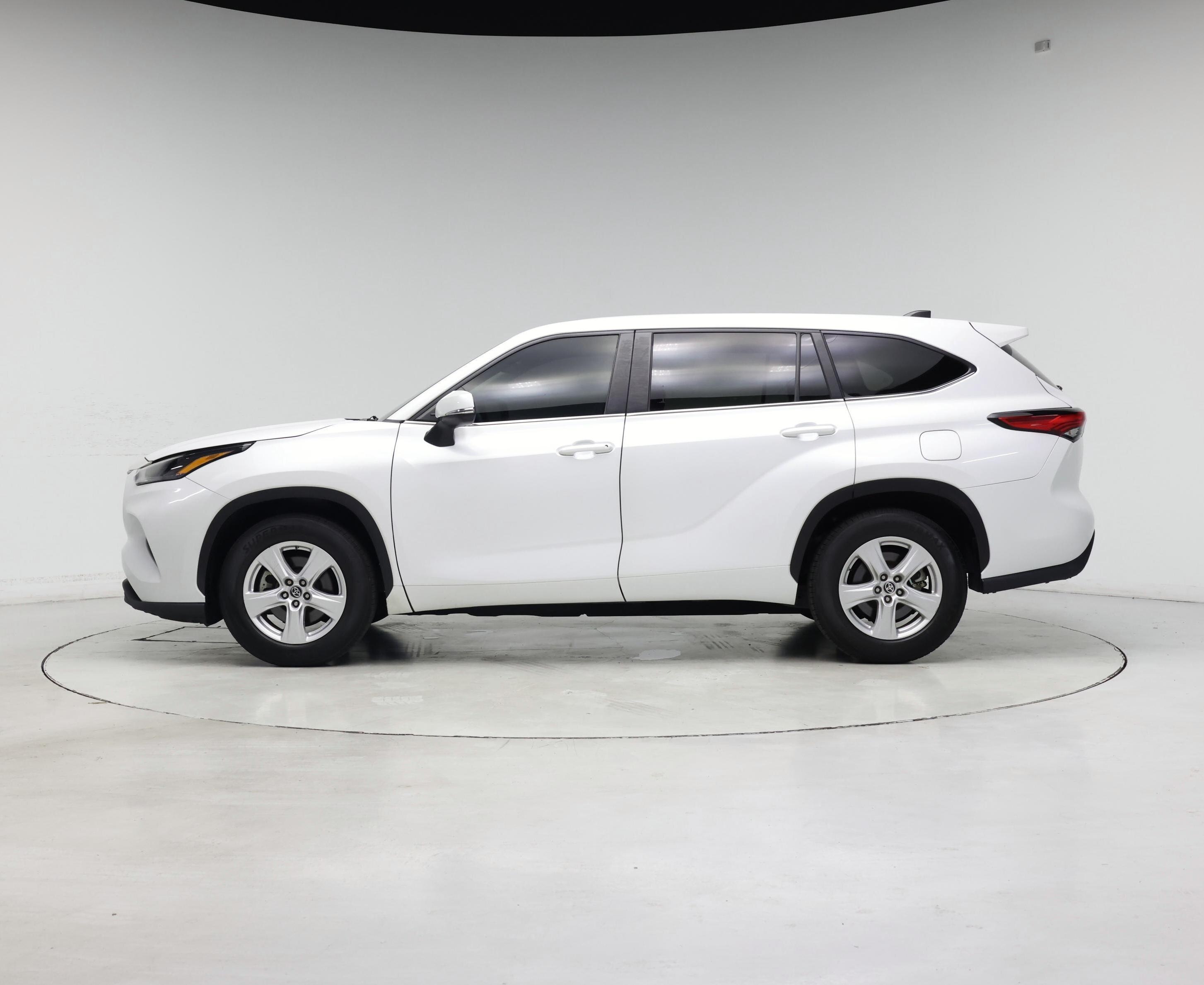 Thumbnail: 2023 Toyota Highlander - 3