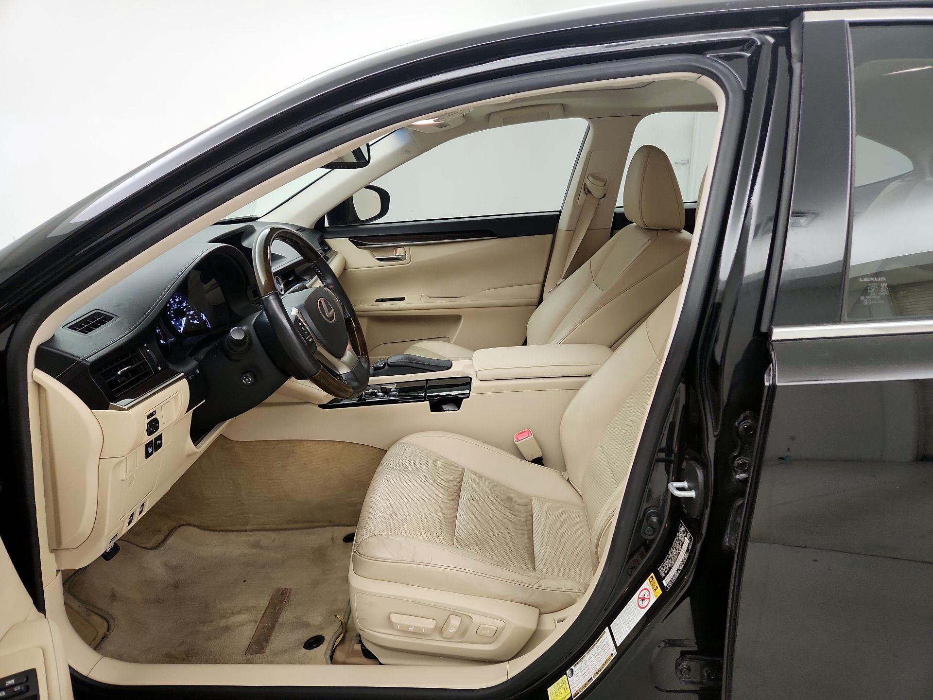 Thumbnail: 2015 Lexus ES - 11