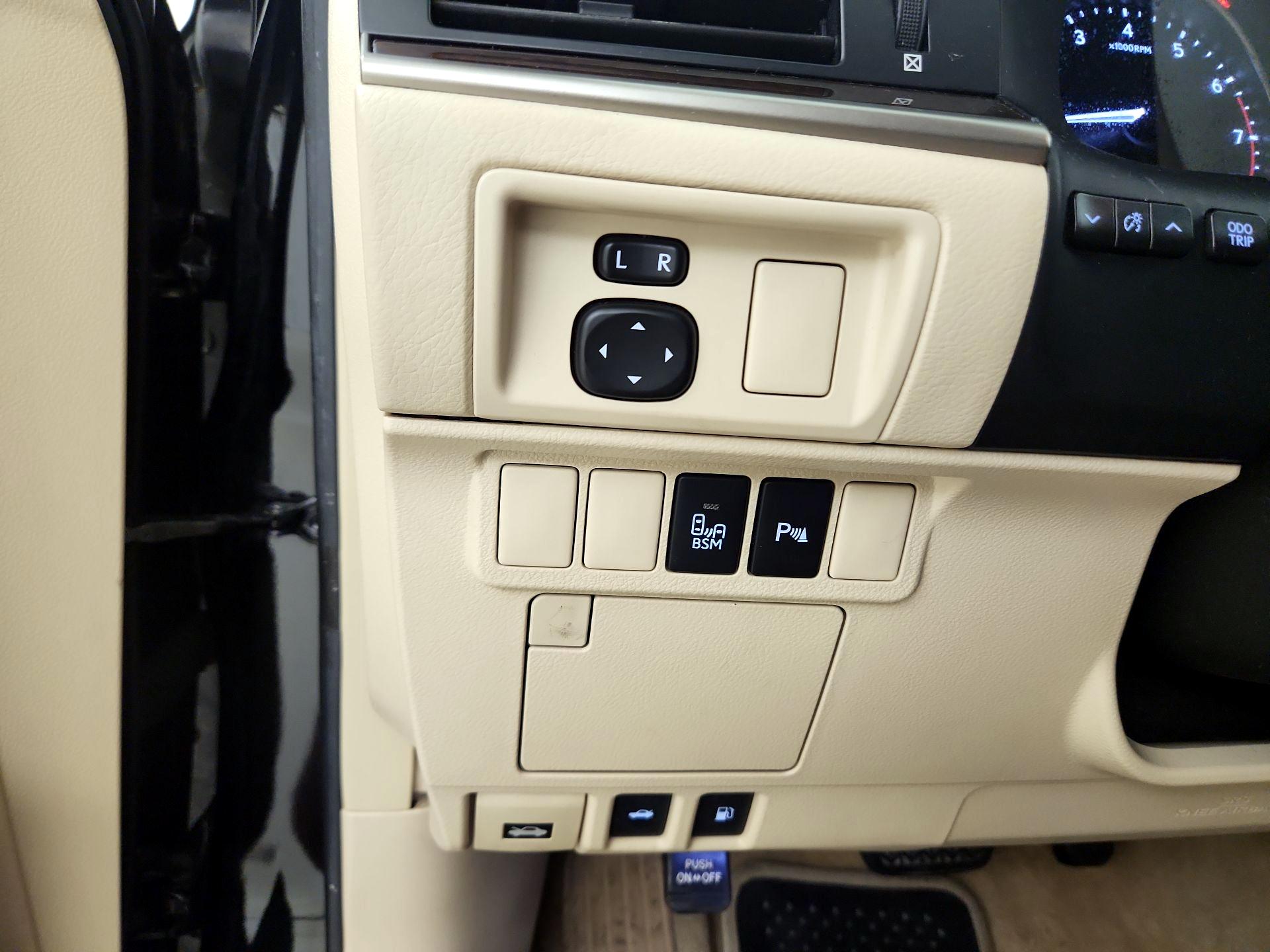 Thumbnail: 2015 Lexus ES - 13