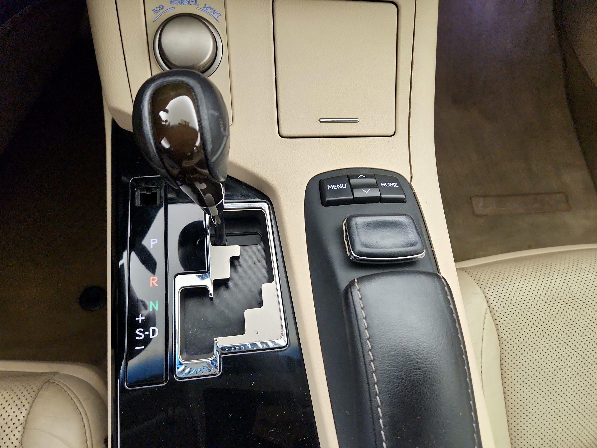 Thumbnail: 2015 Lexus ES - 18