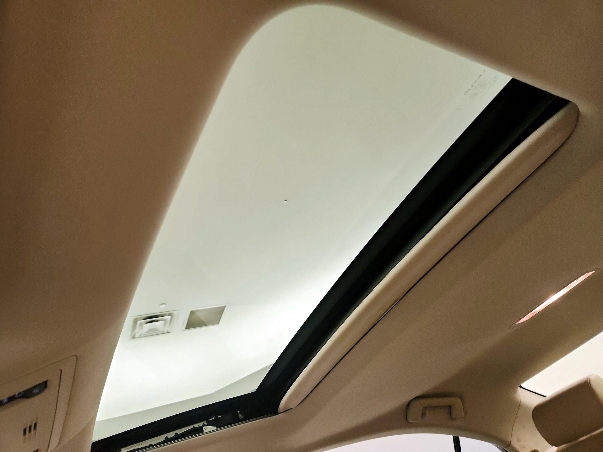 Thumbnail: 2015 Lexus ES - 20