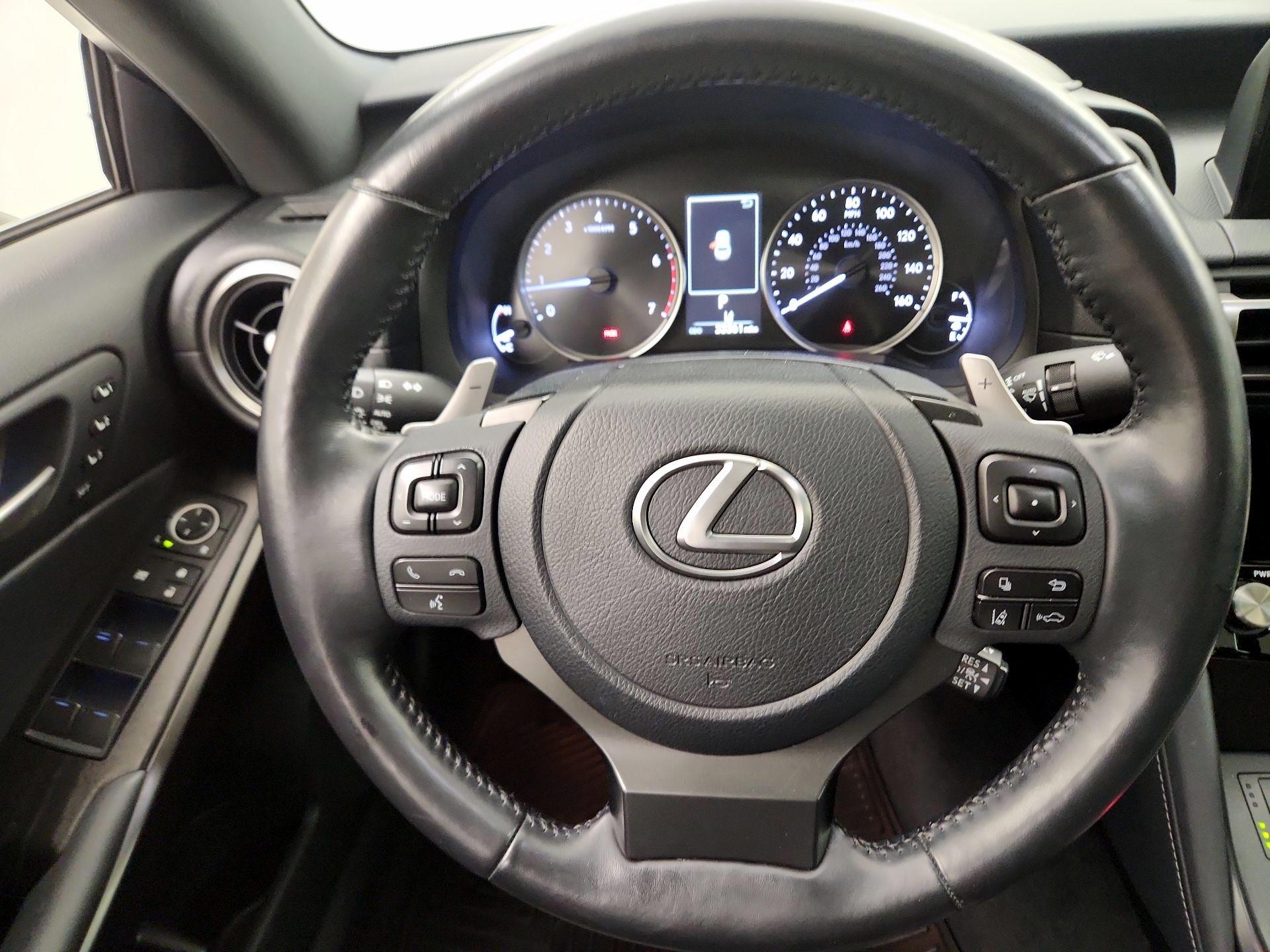 Thumbnail: 2022 Lexus IS - 10