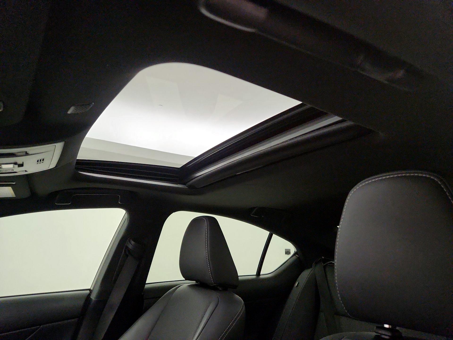 Thumbnail: 2022 Lexus IS - 19