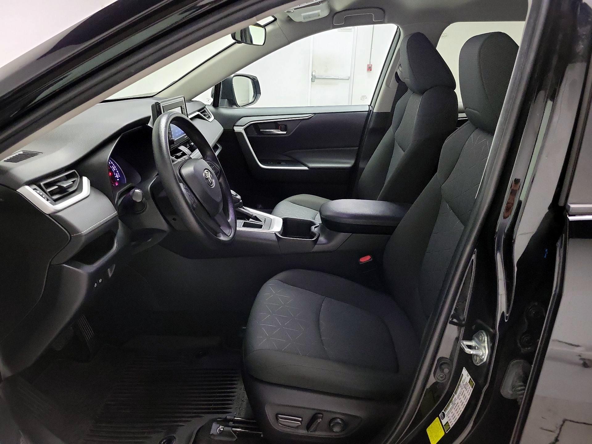 Thumbnail: 2022 Toyota RAV4 - 11