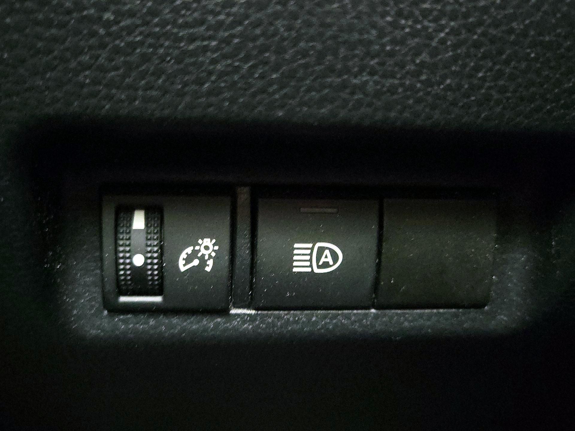 Thumbnail: 2022 Toyota RAV4 - 13