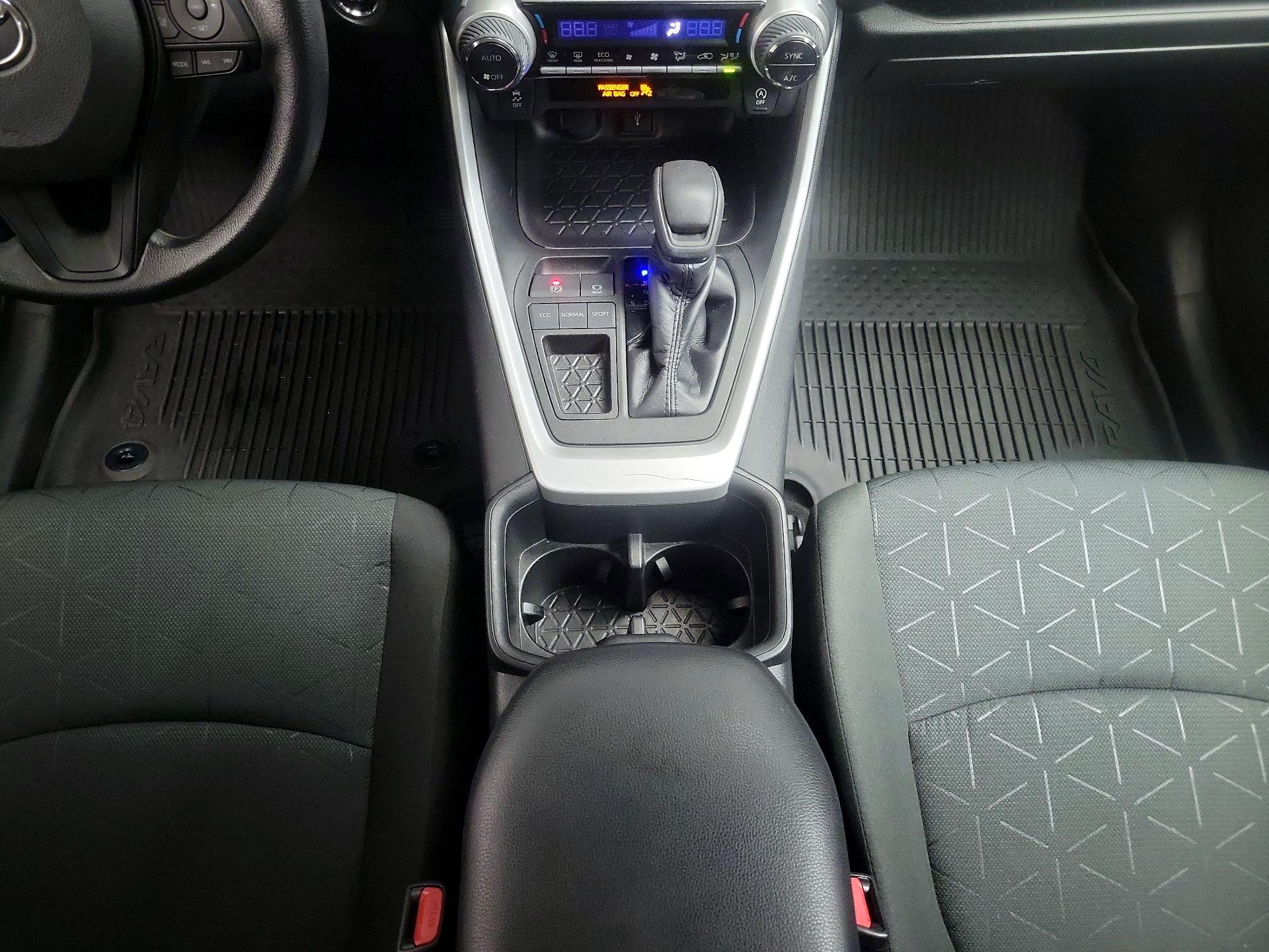 Thumbnail: 2022 Toyota RAV4 - 17