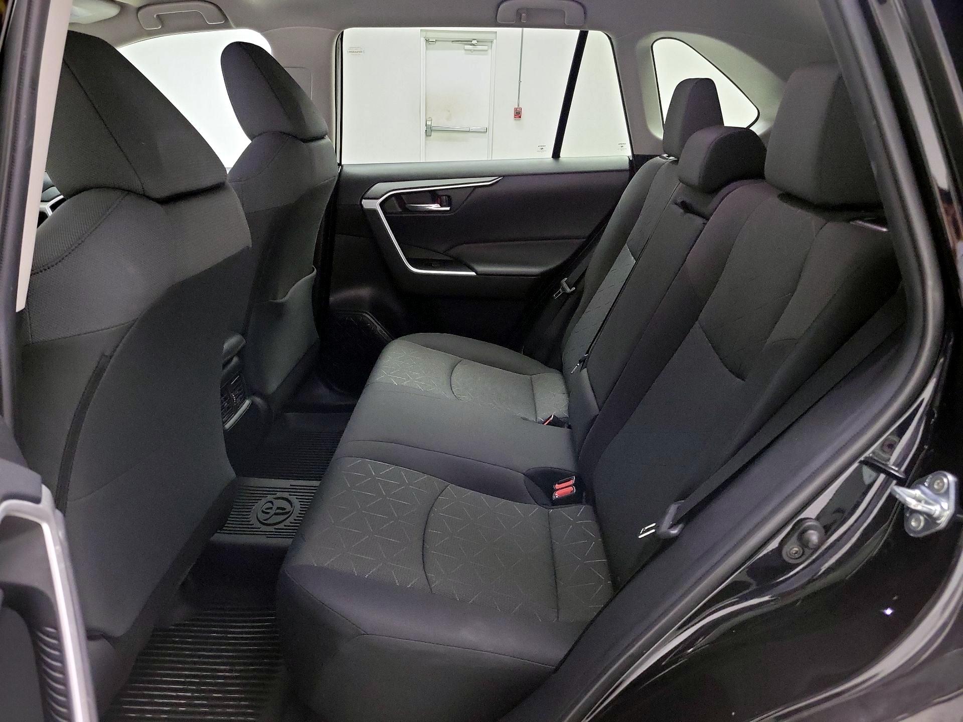 Thumbnail: 2022 Toyota RAV4 - 19