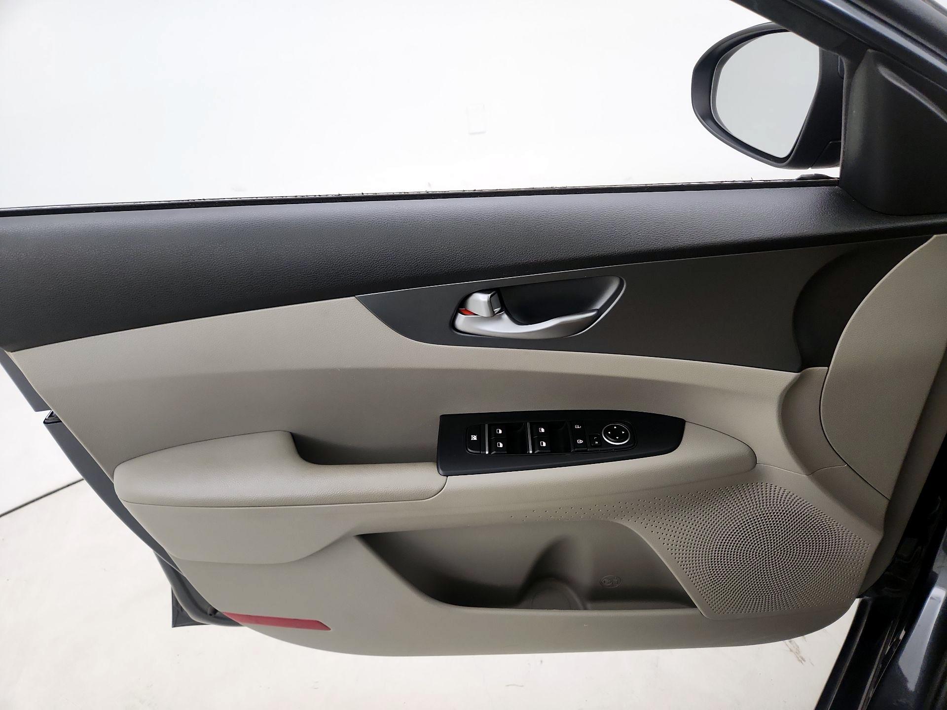 Thumbnail: 2020 Kia Forte - 12