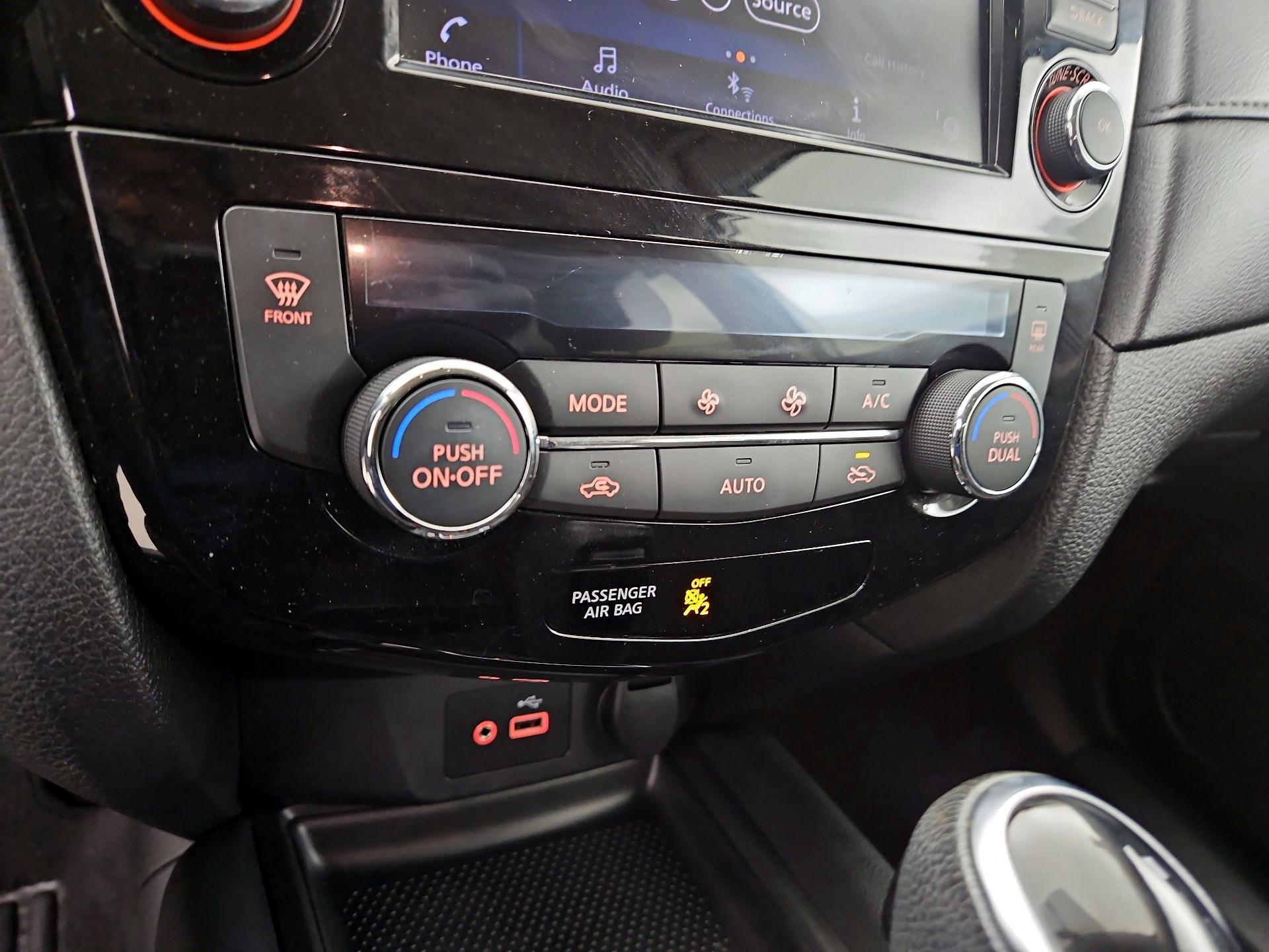 Thumbnail: 2018 Nissan Rogue - 16