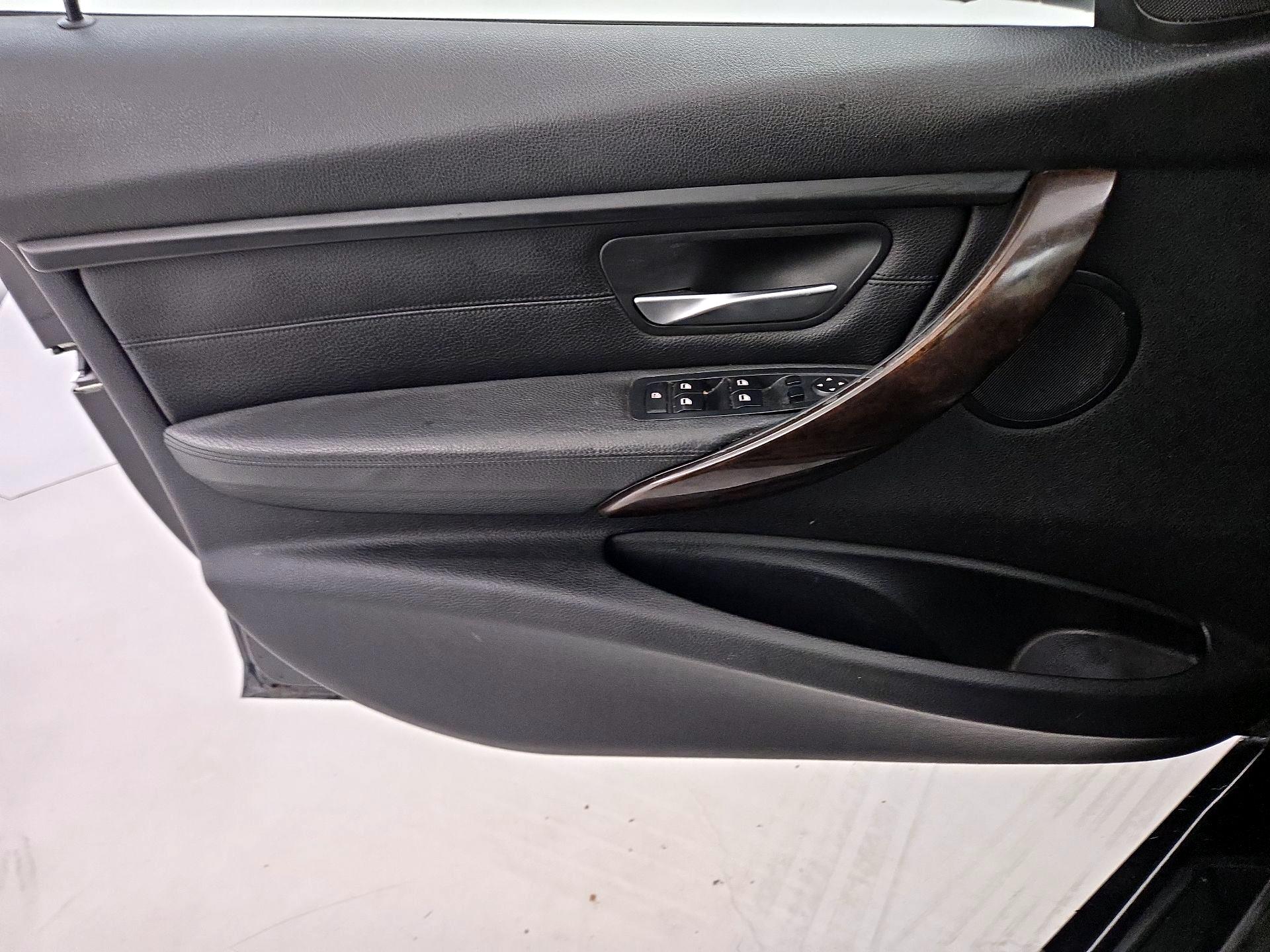 Thumbnail: 2015 BMW 3 Series - 12