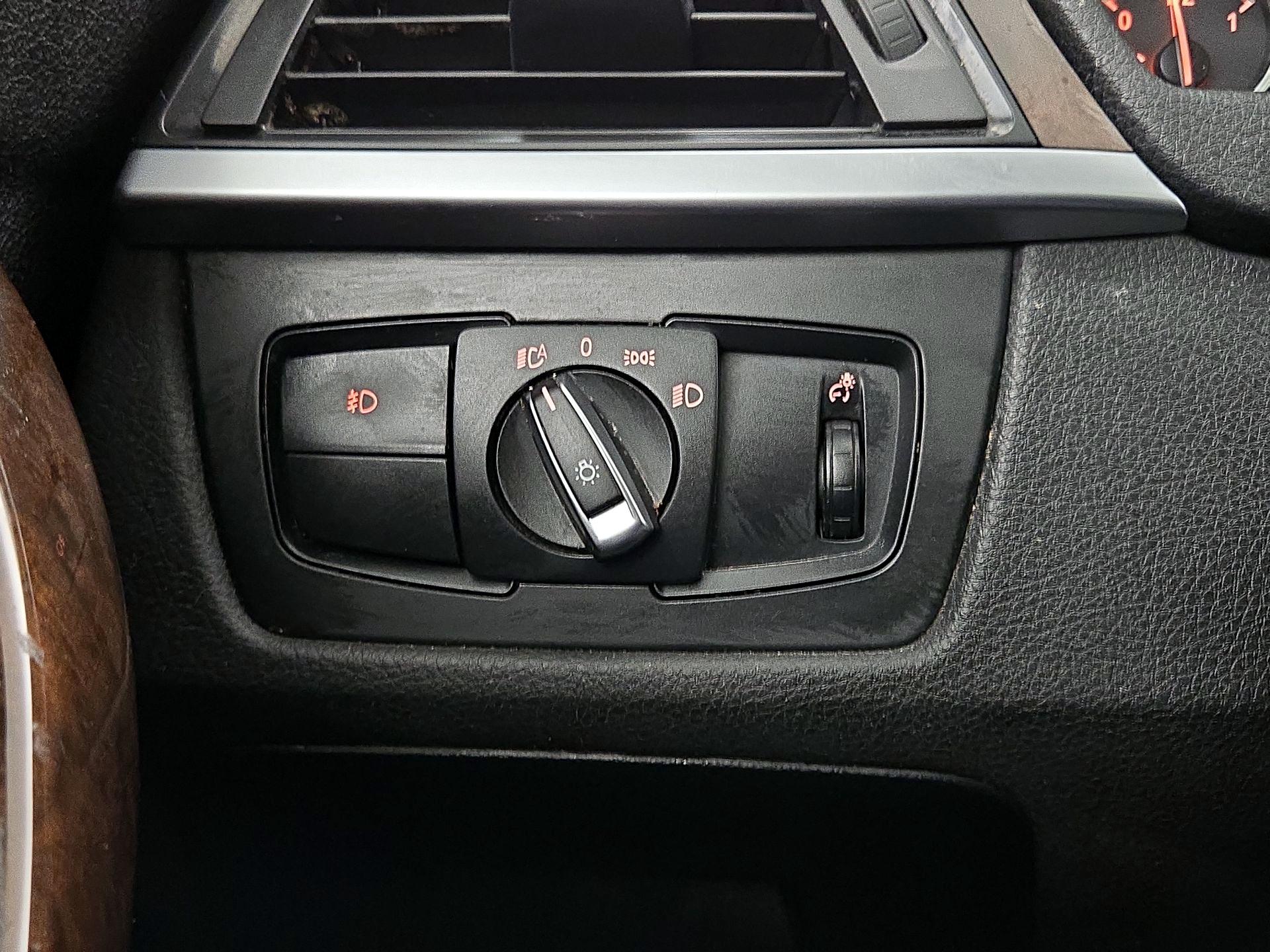 Thumbnail: 2015 BMW 3 Series - 13