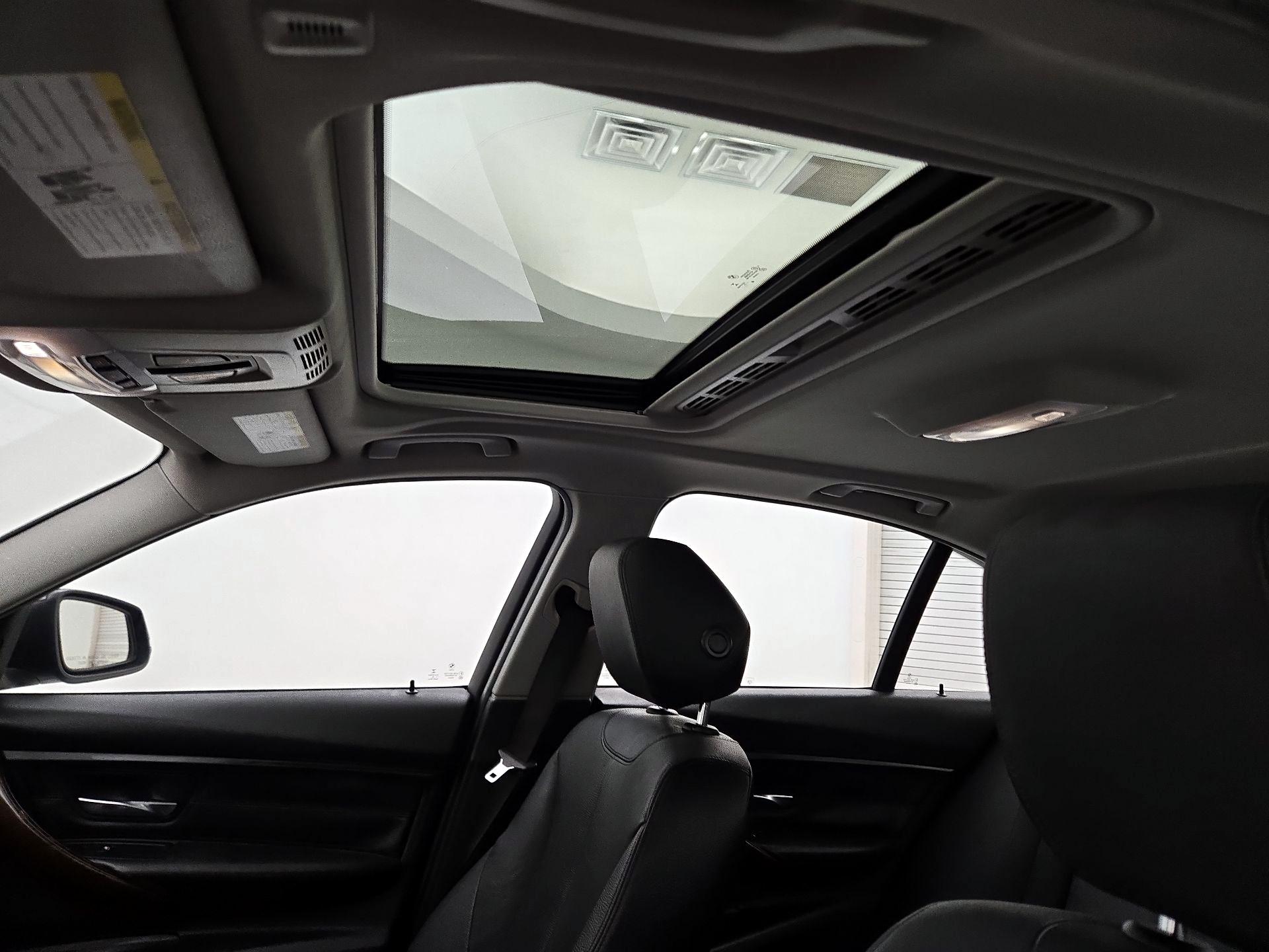 Thumbnail: 2015 BMW 3 Series - 20