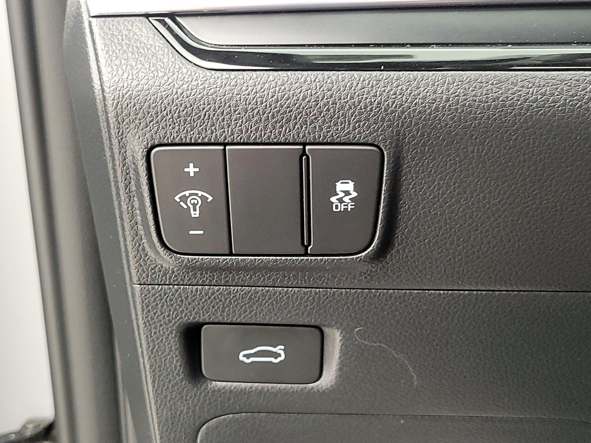 Thumbnail: 2025 Kia K5 - 13