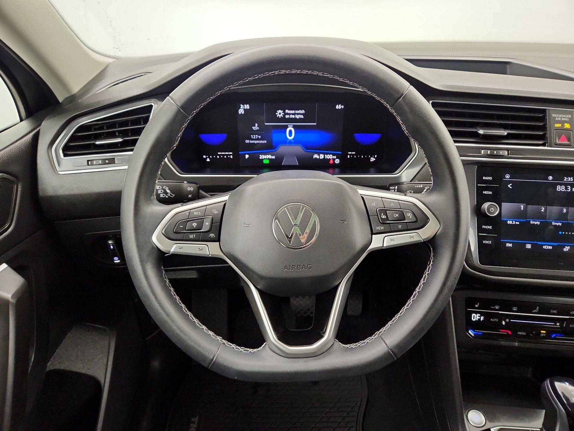 Thumbnail: 2022 Volkswagen Tiguan - 10