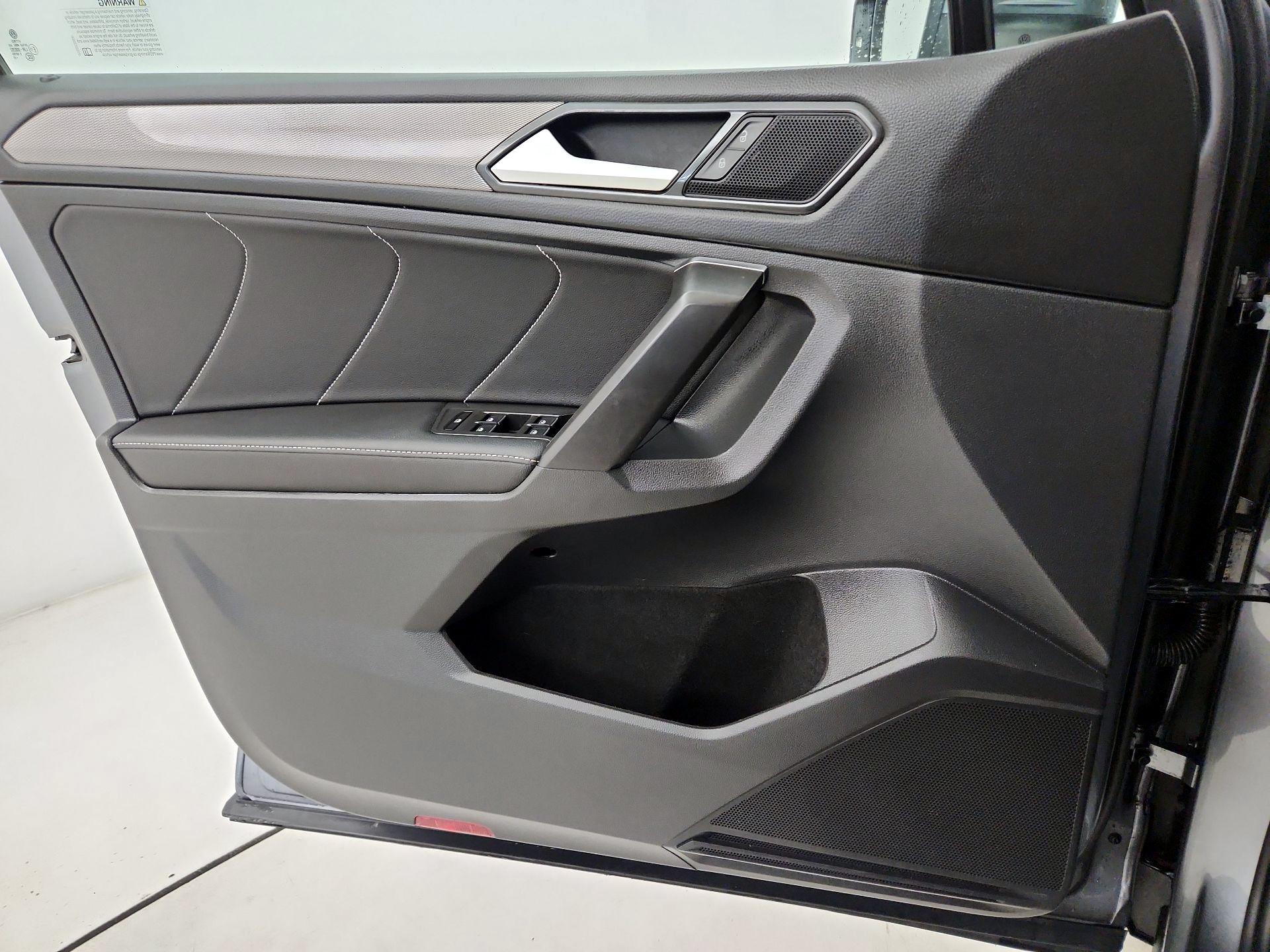 Thumbnail: 2022 Volkswagen Tiguan - 12