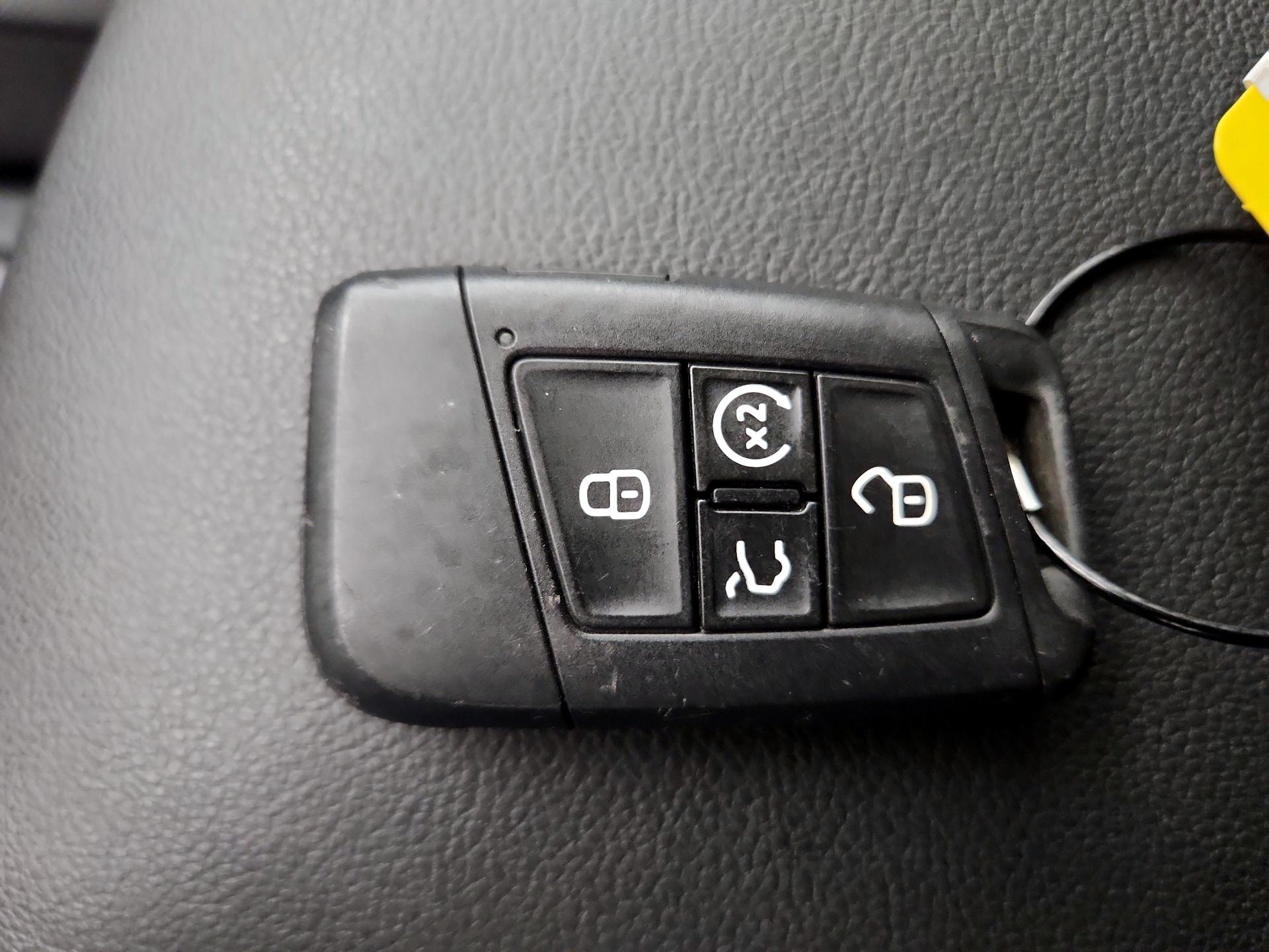 Thumbnail: 2022 Volkswagen Tiguan - 18