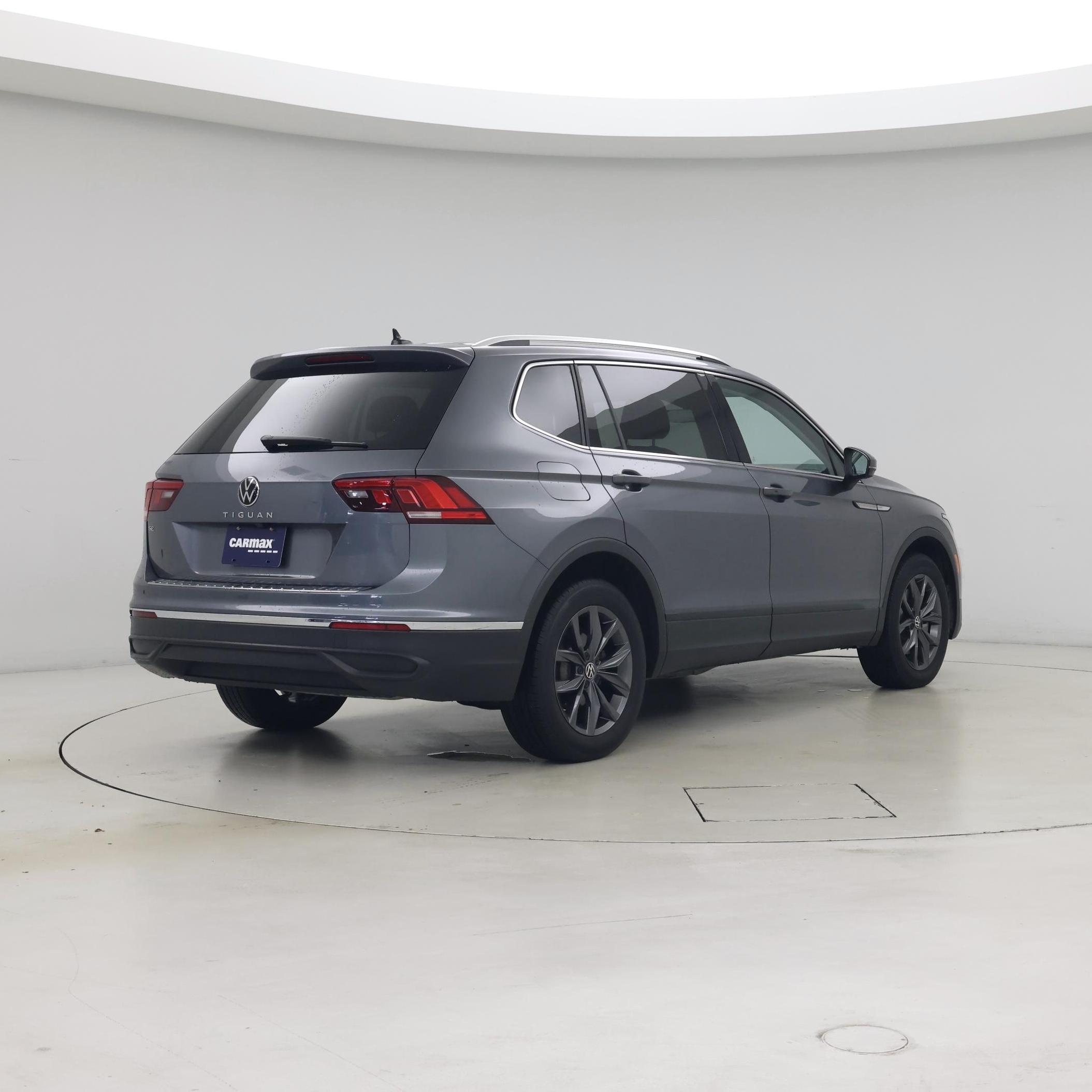 Thumbnail: 2022 Volkswagen Tiguan - 8