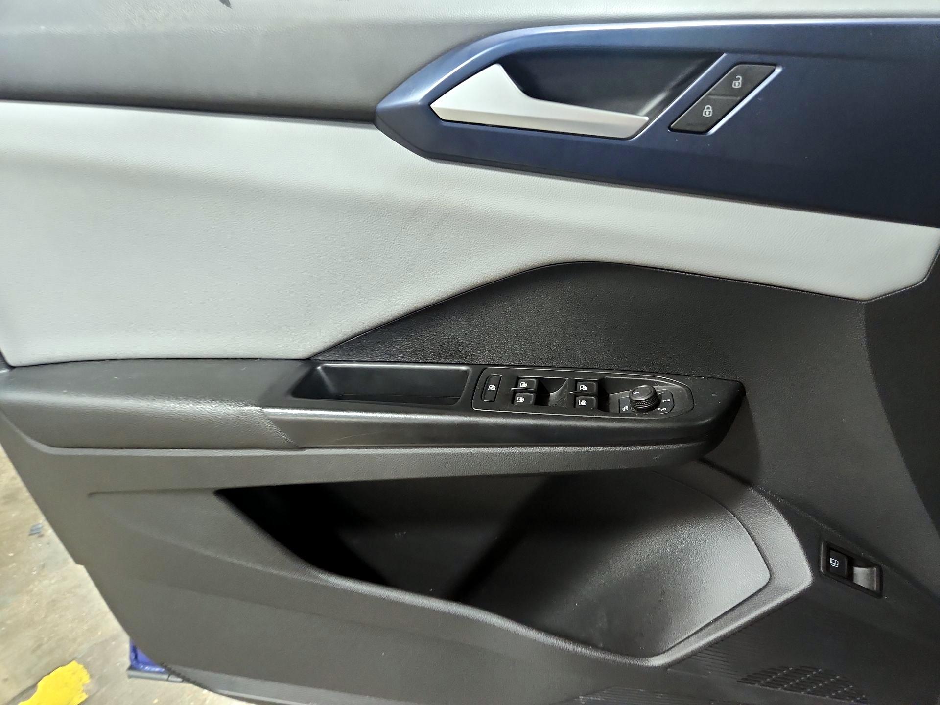 Thumbnail: 2022 Volkswagen Taos - 12