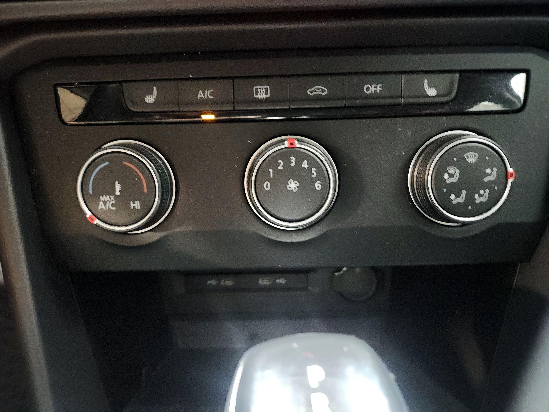 Thumbnail: 2022 Volkswagen Taos - 14