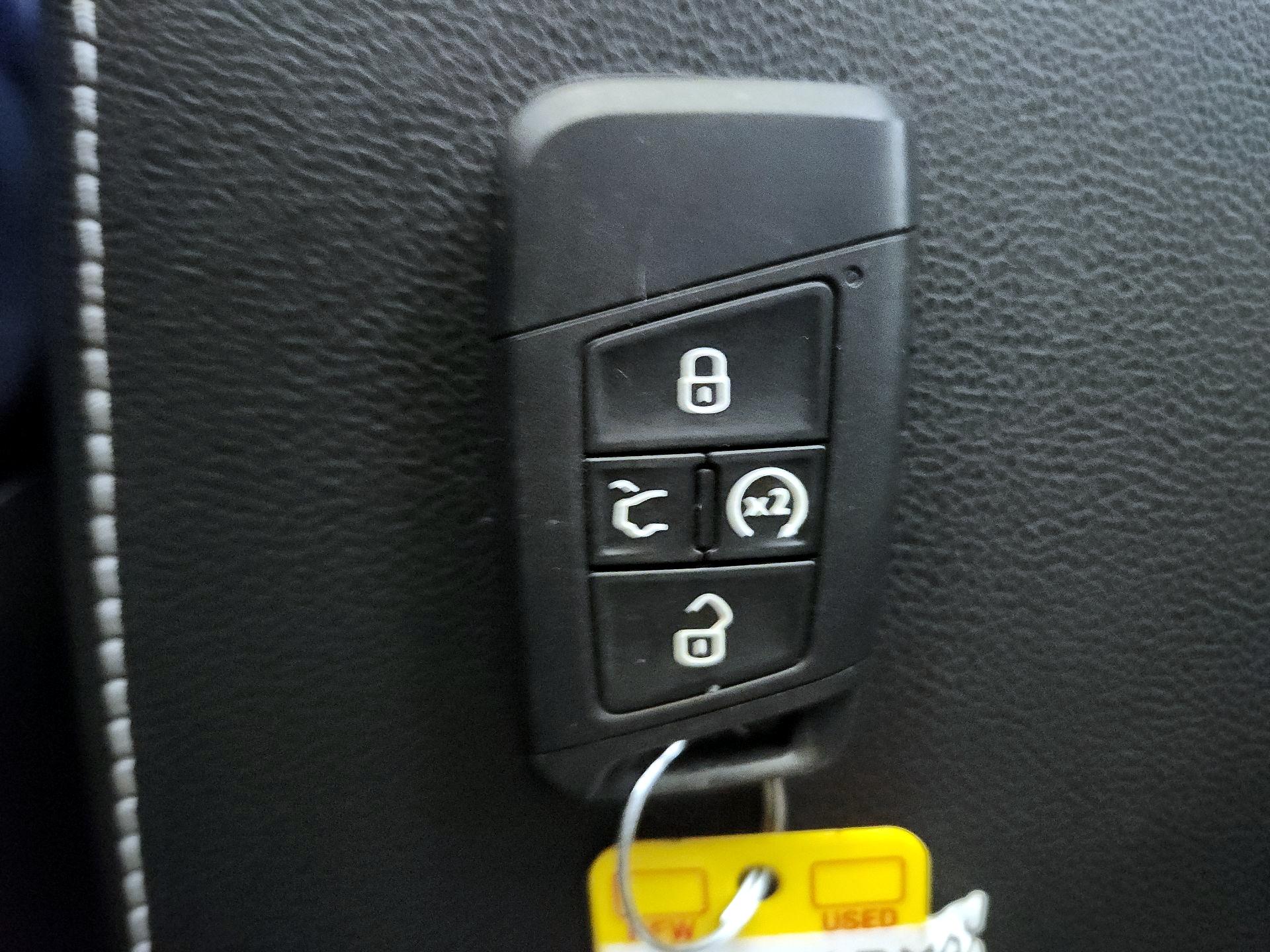 Thumbnail: 2022 Volkswagen Taos - 18