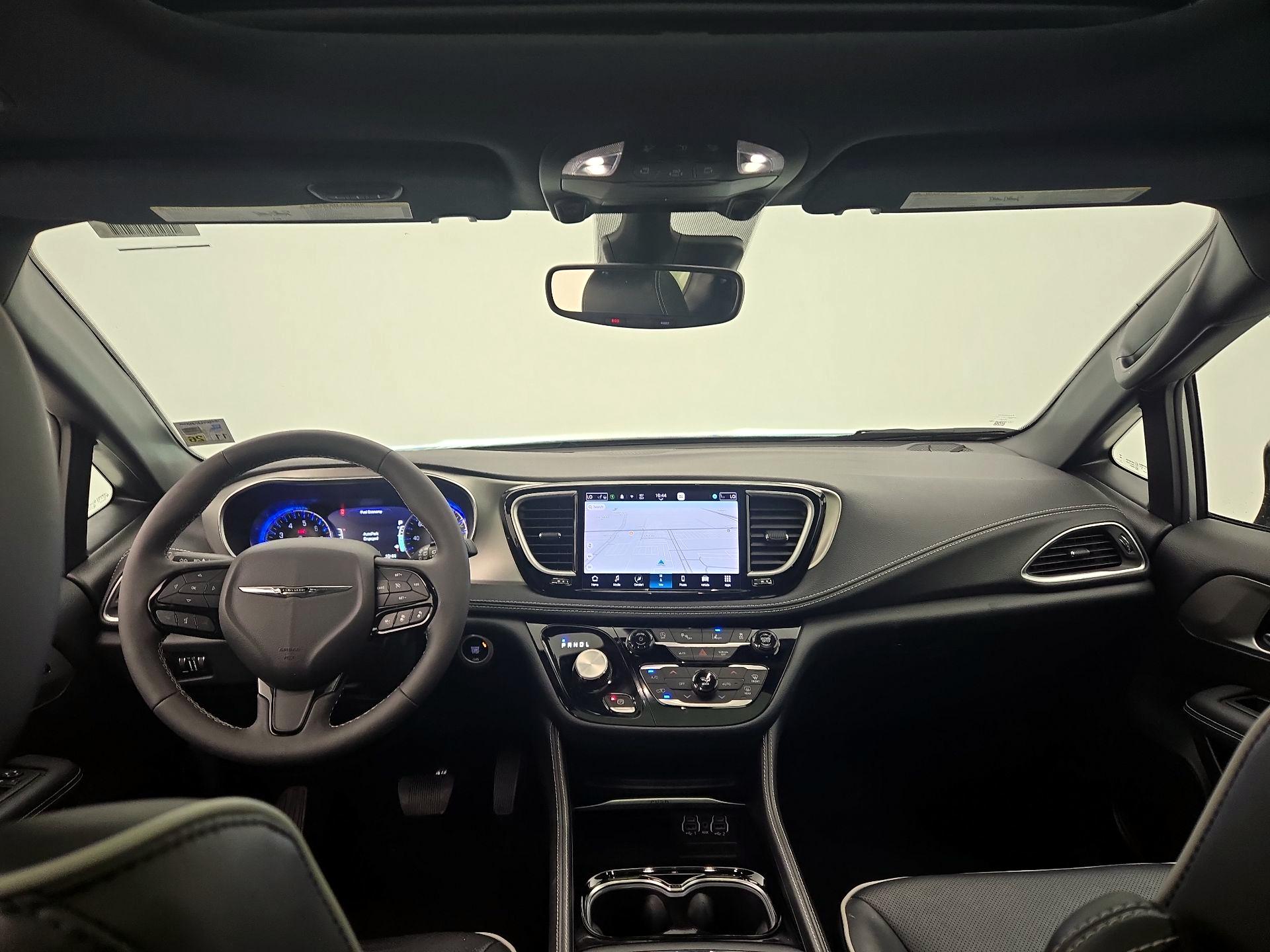 Thumbnail: 2023 Chrysler Pacifica - 9