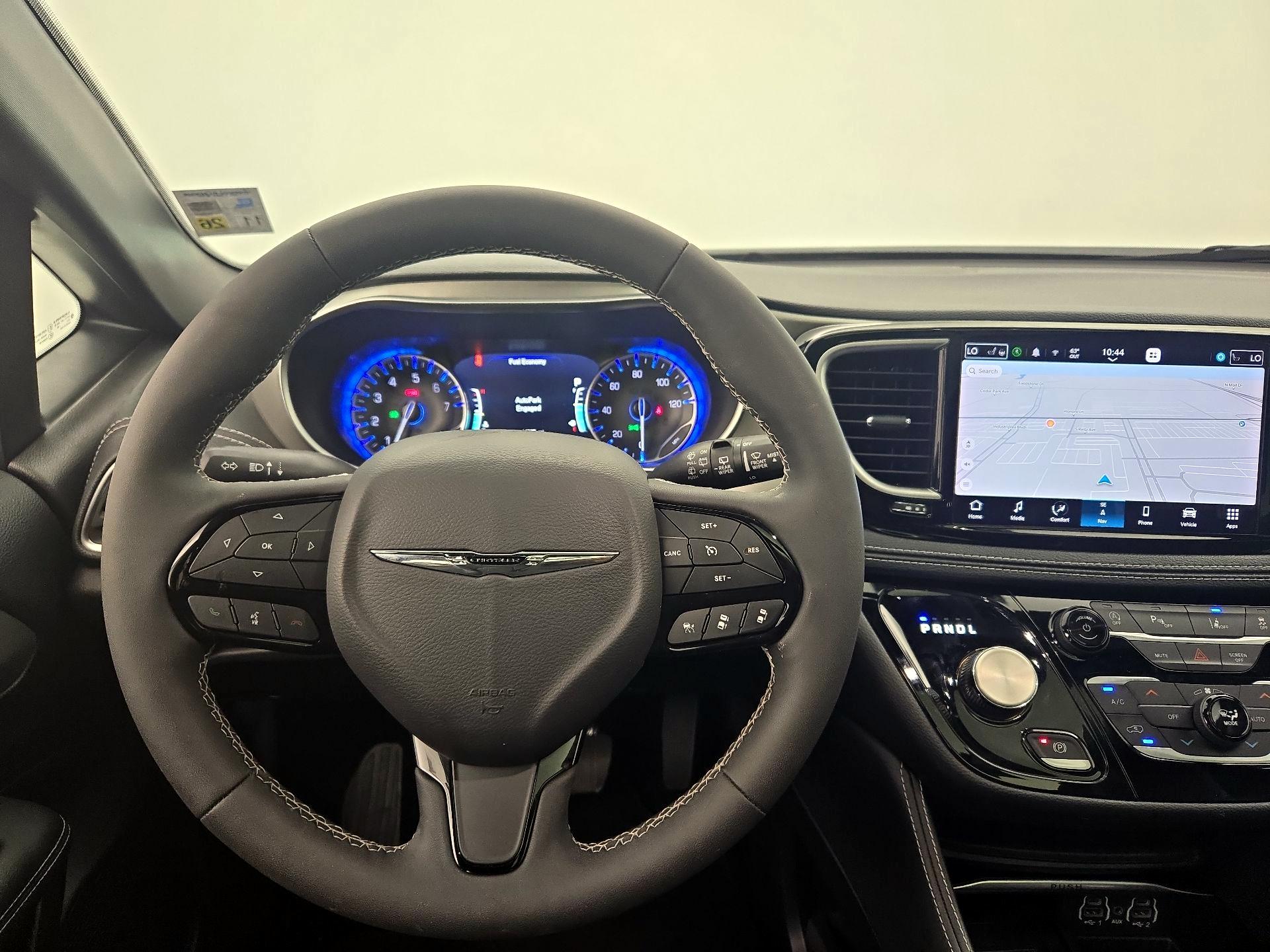 Thumbnail: 2023 Chrysler Pacifica - 10