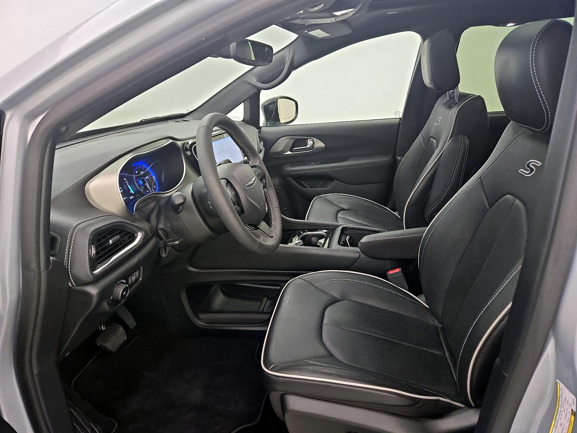 Thumbnail: 2023 Chrysler Pacifica - 11