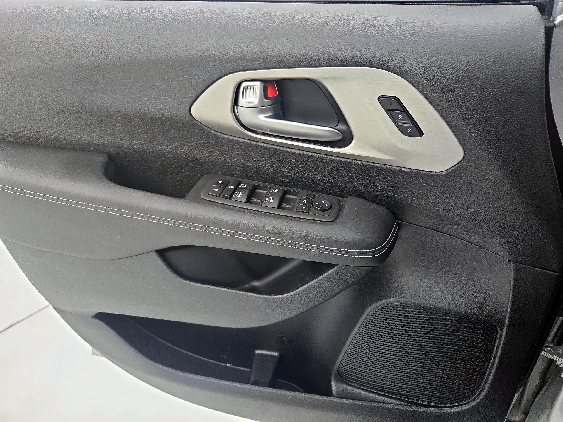 Thumbnail: 2023 Chrysler Pacifica - 12