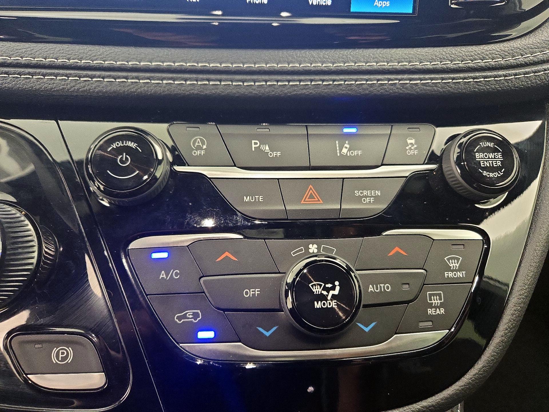 Thumbnail: 2023 Chrysler Pacifica - 17