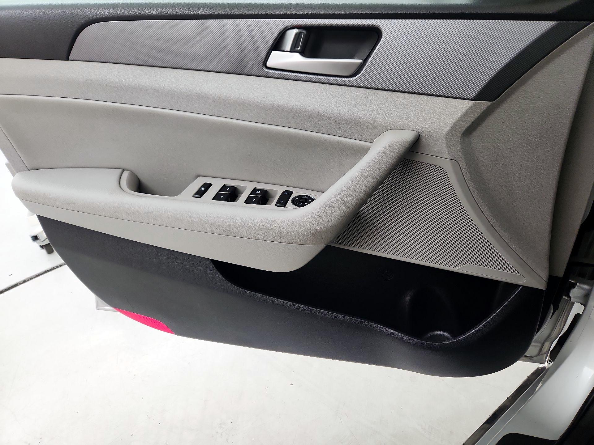 Thumbnail: 2016 Hyundai Sonata - 12