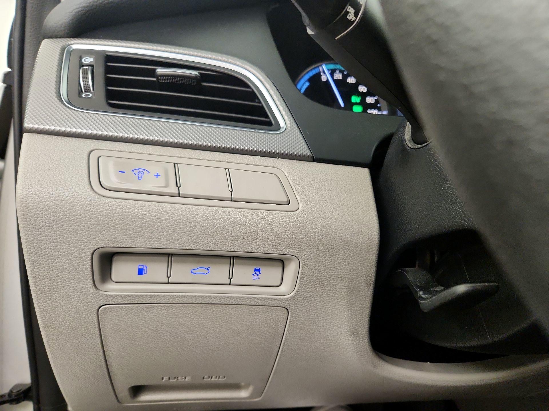 Thumbnail: 2016 Hyundai Sonata - 13