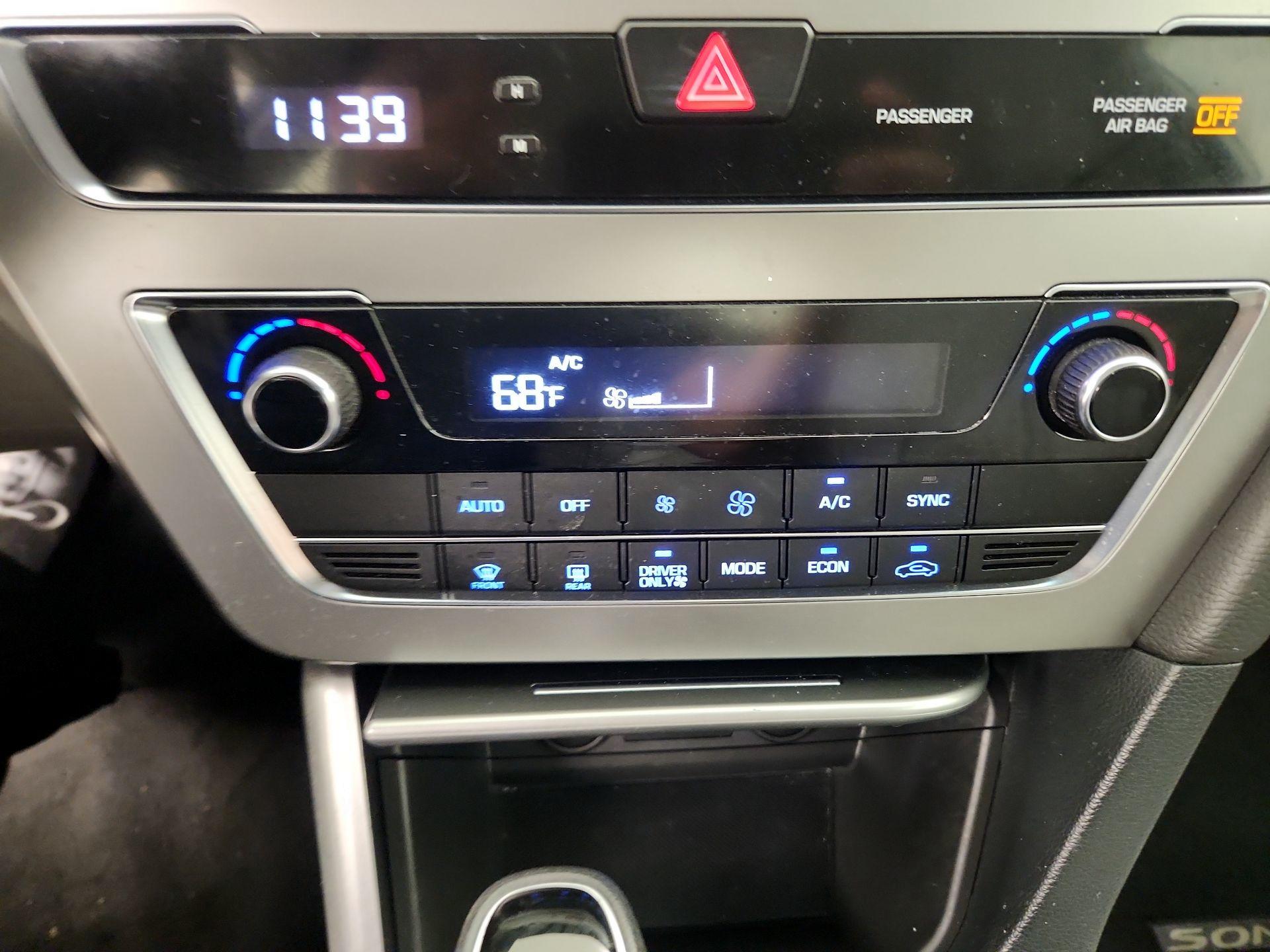 Thumbnail: 2016 Hyundai Sonata - 16