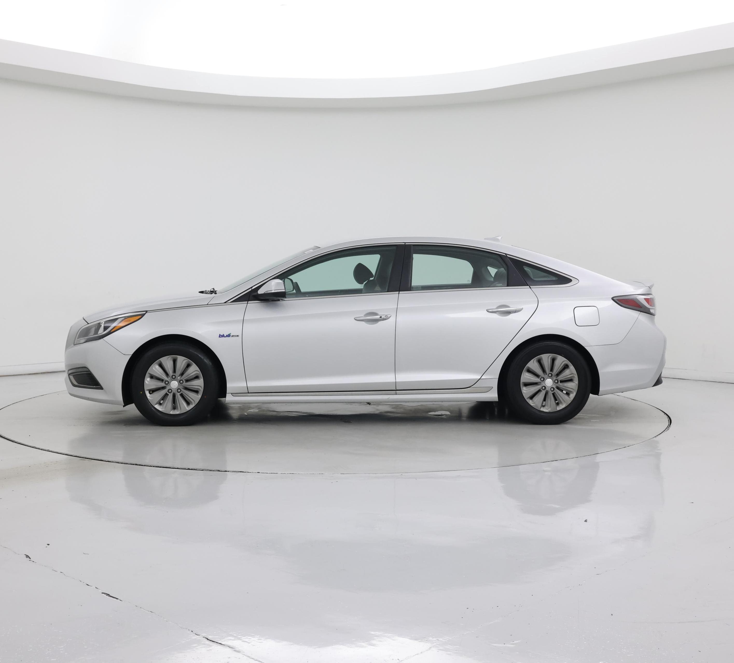 Thumbnail: 2016 Hyundai Sonata - 3