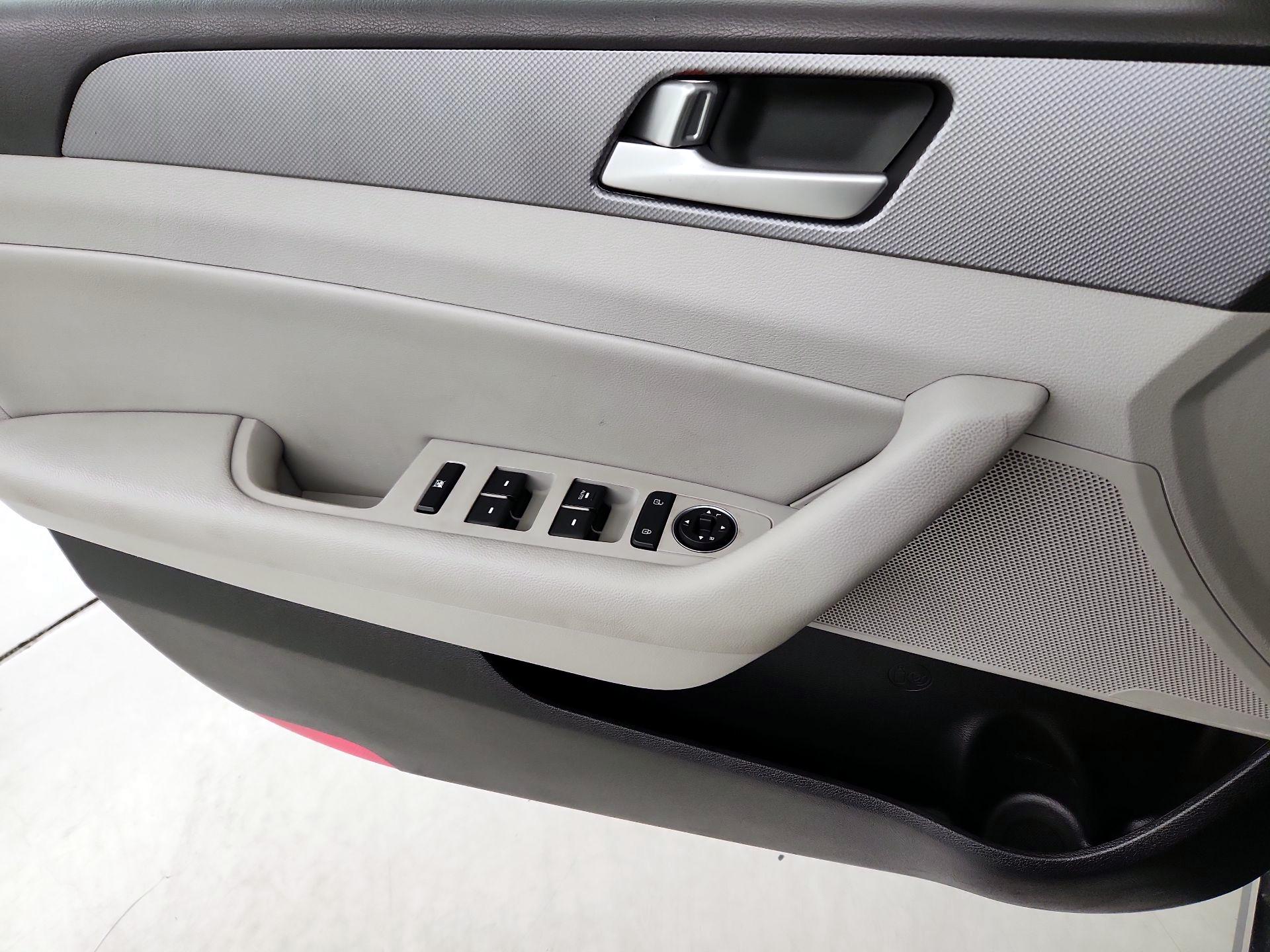 Thumbnail: 2016 Hyundai Sonata - 12