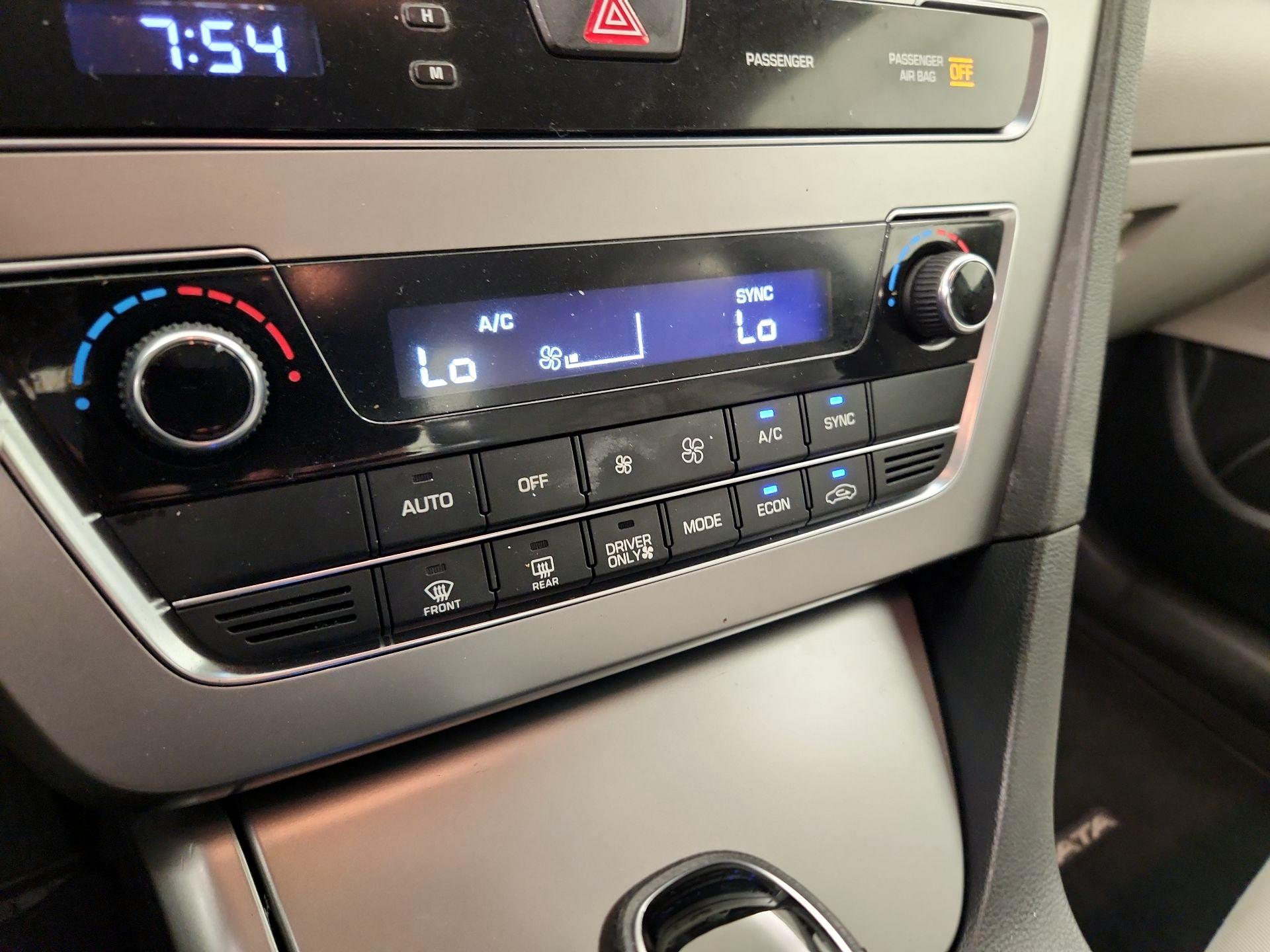 Thumbnail: 2016 Hyundai Sonata - 16