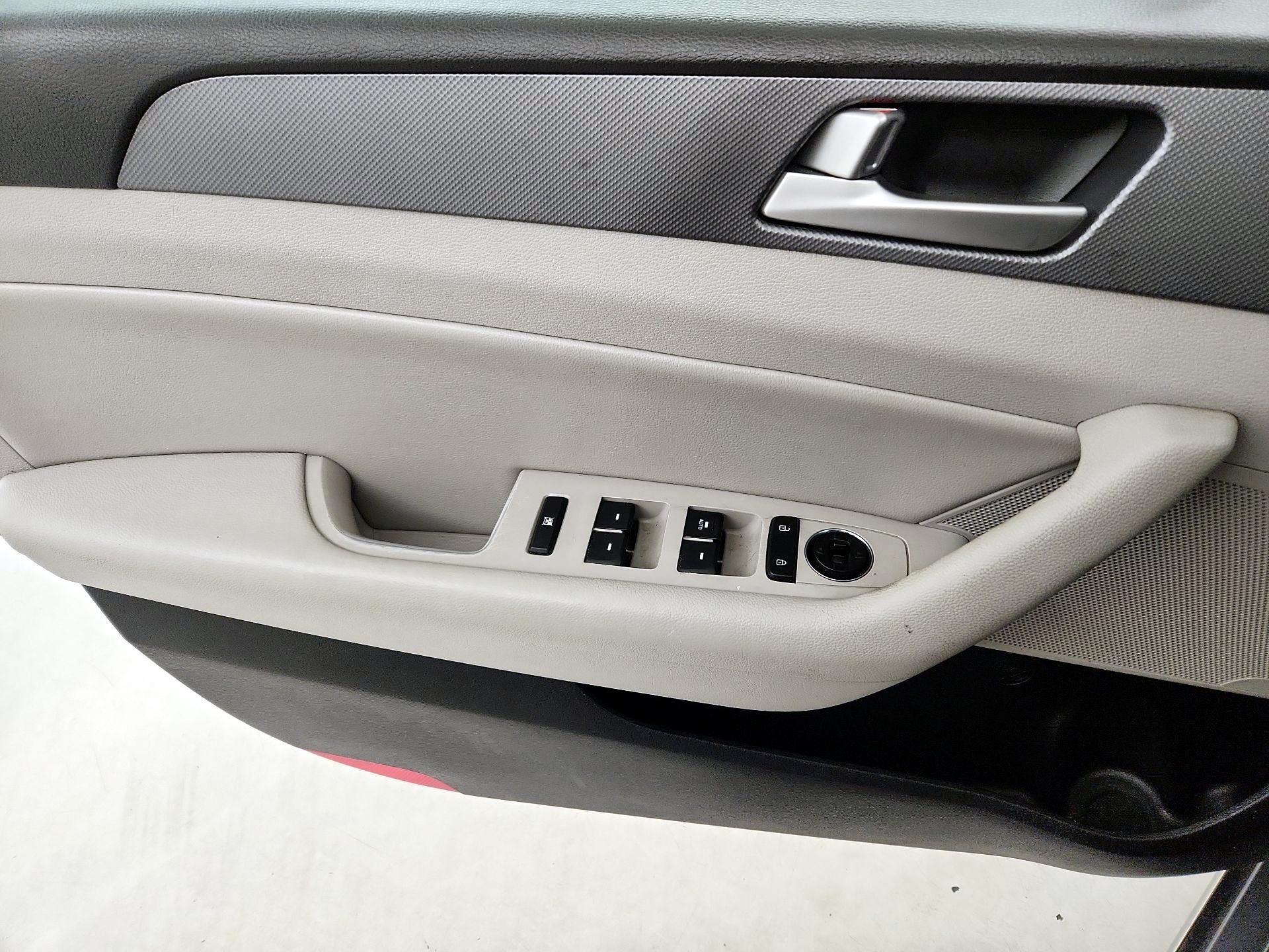 Thumbnail: 2016 Hyundai Sonata - 12