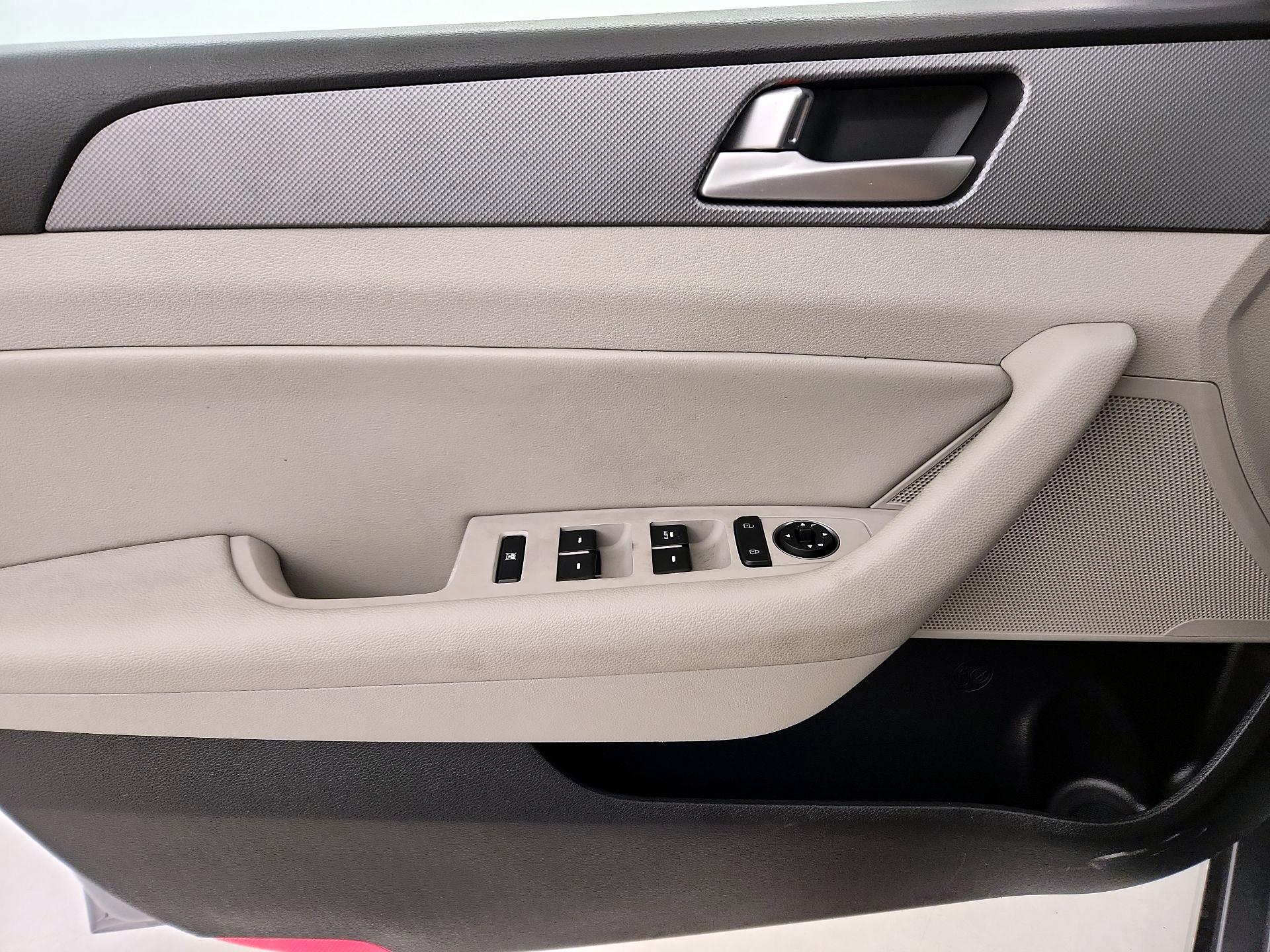 Thumbnail: 2016 Hyundai Sonata - 12