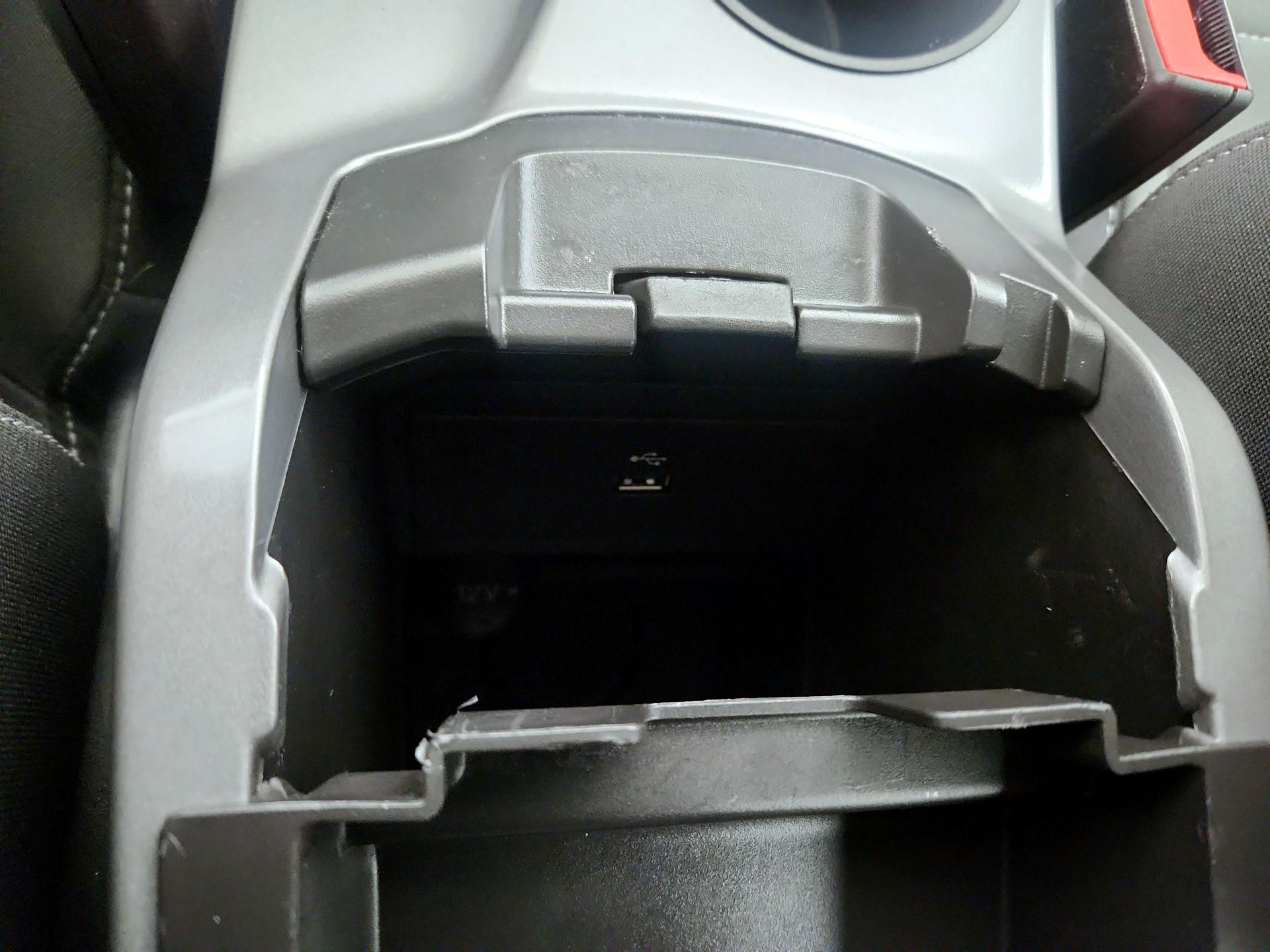 Thumbnail: 2016 Ford C-Max - 17