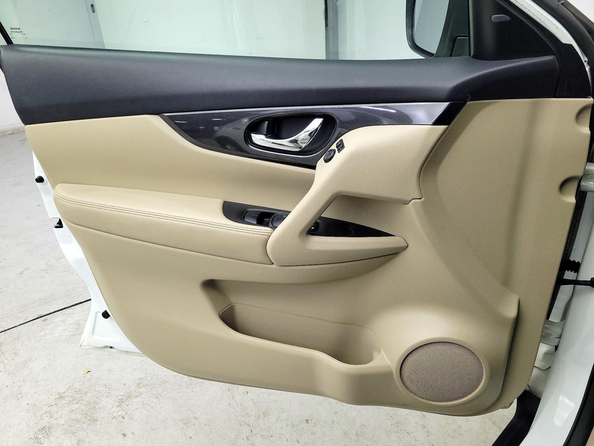 Thumbnail: 2017 Nissan Rogue - 12