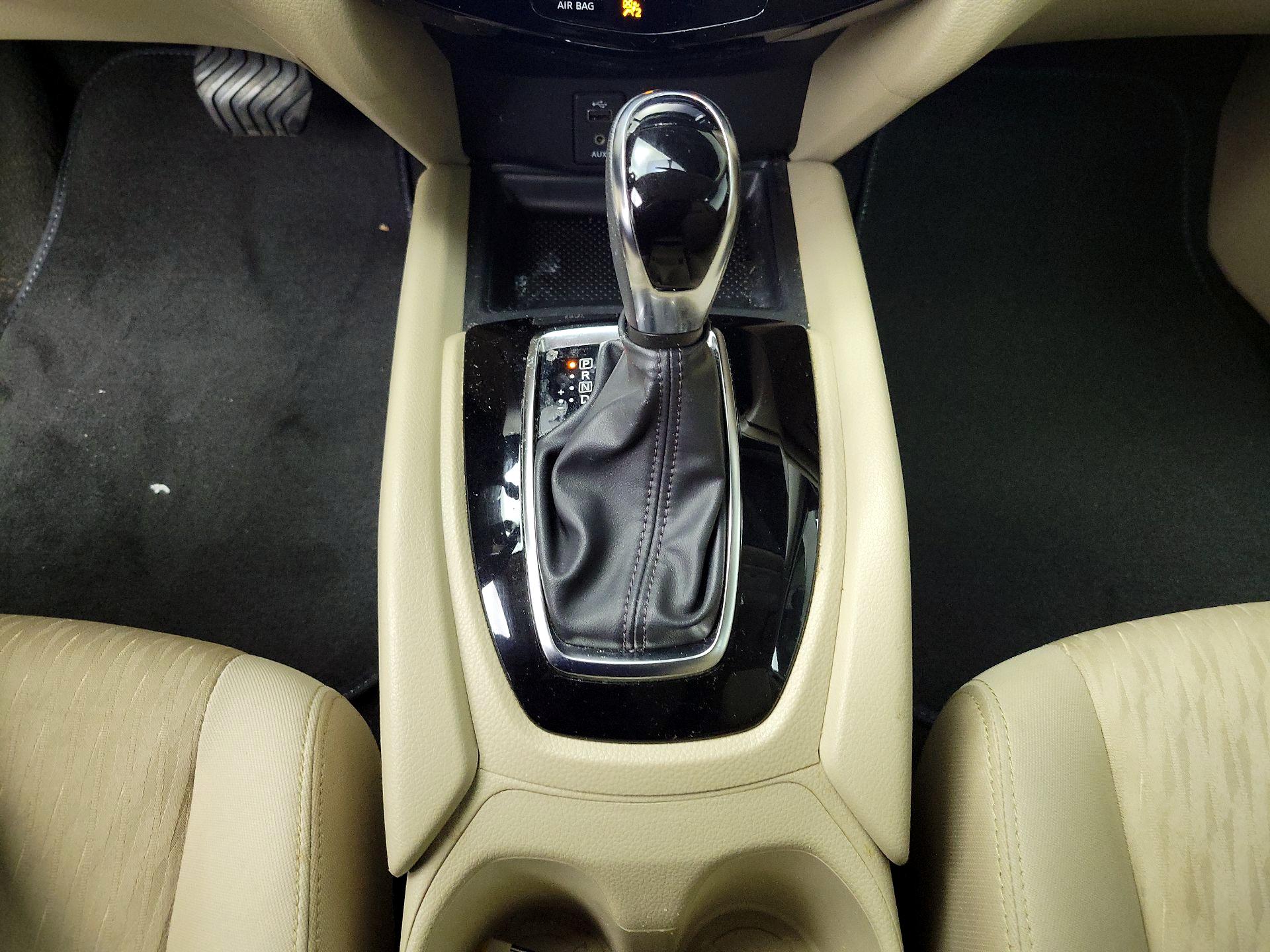 Thumbnail: 2017 Nissan Rogue - 18