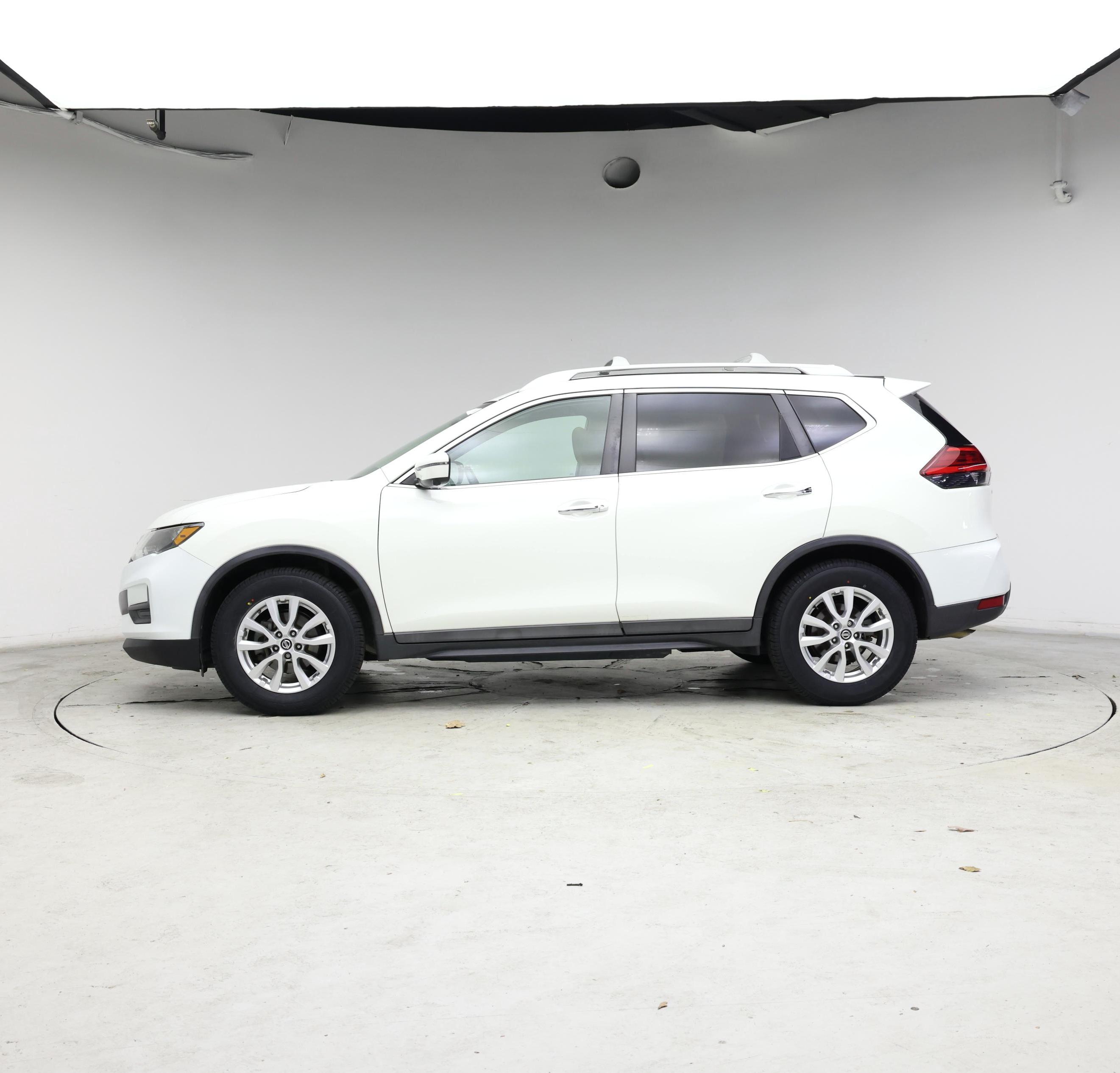 Thumbnail: 2017 Nissan Rogue - 3