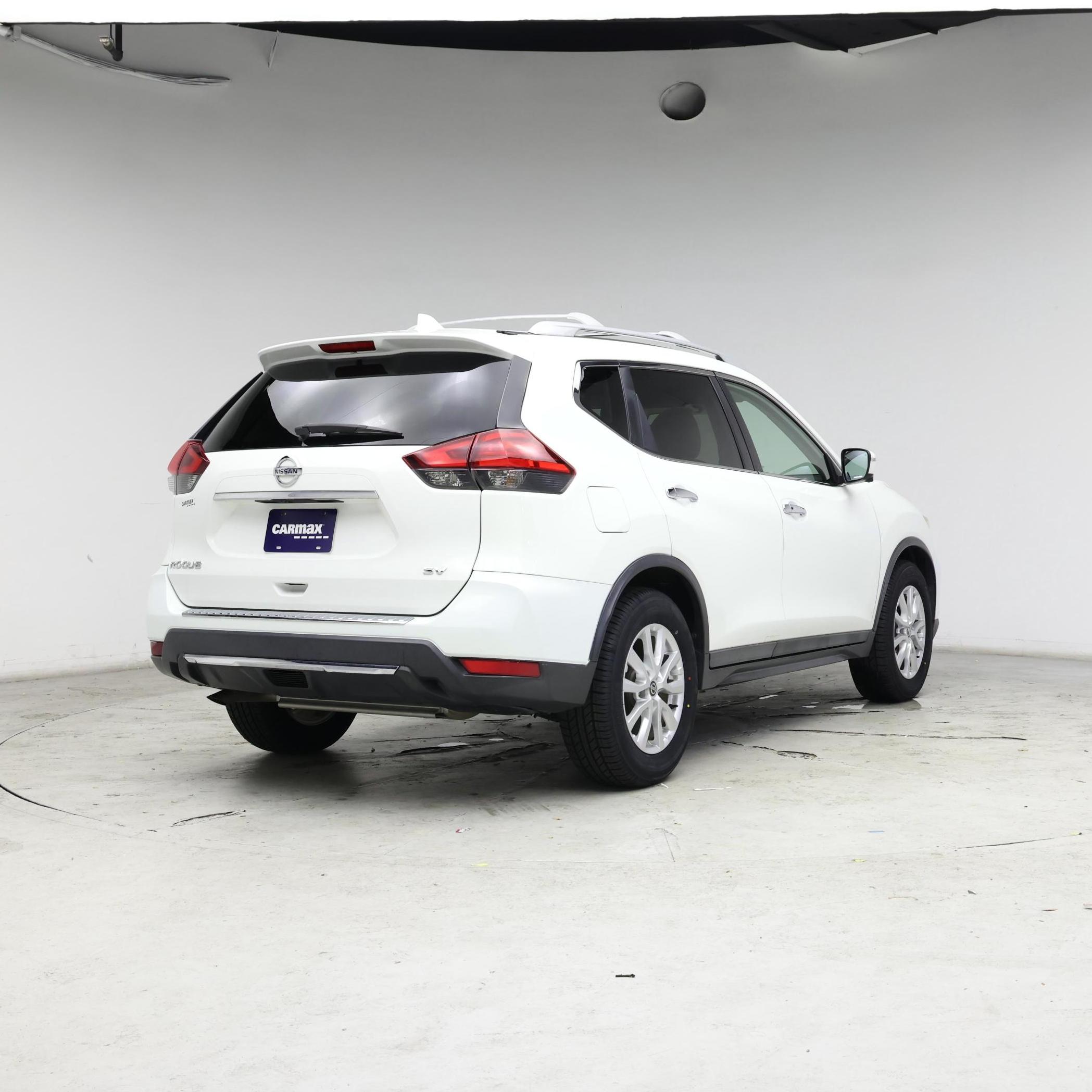 Thumbnail: 2017 Nissan Rogue - 8