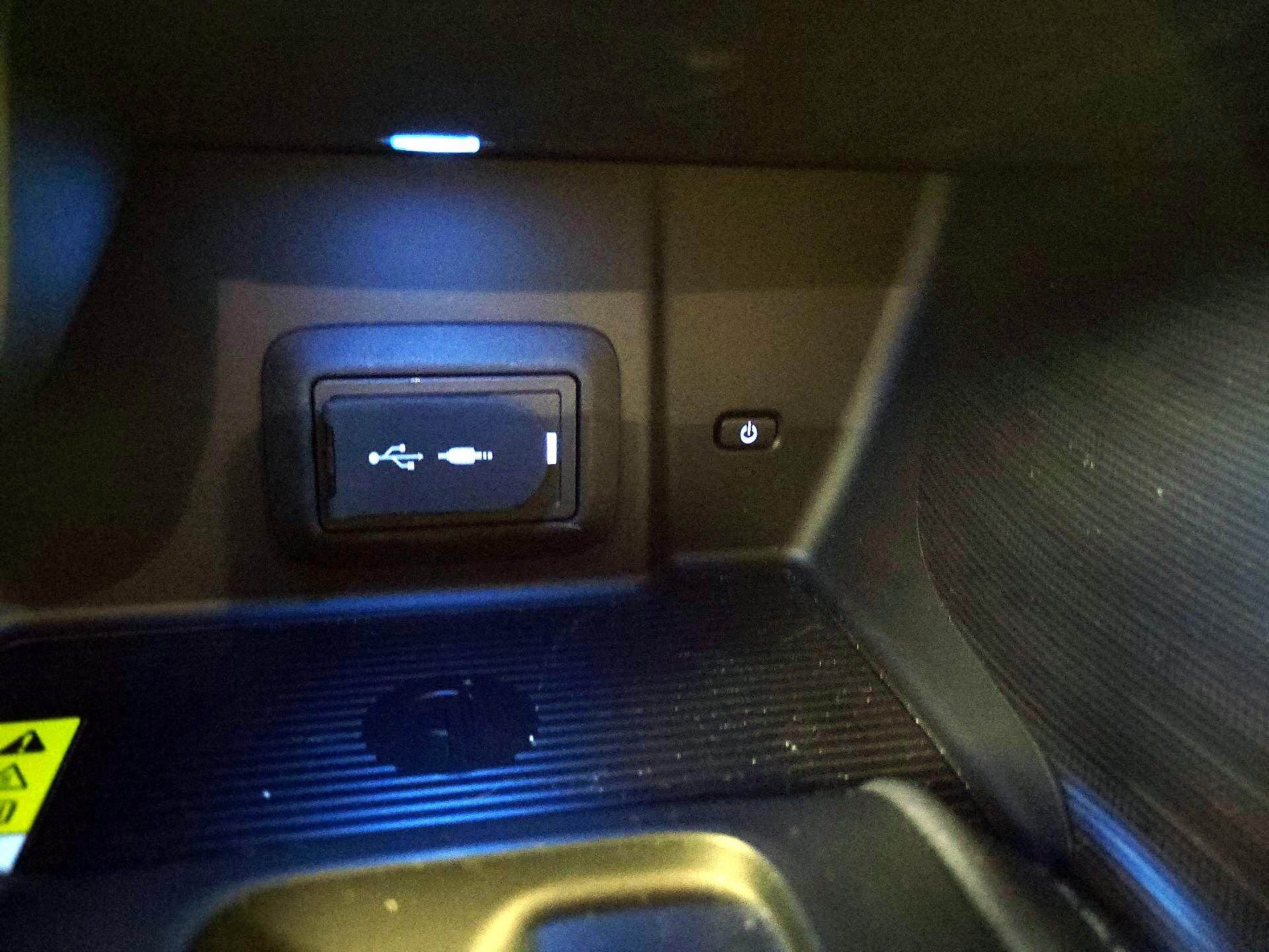 Thumbnail: 2021 Toyota Venza - 19