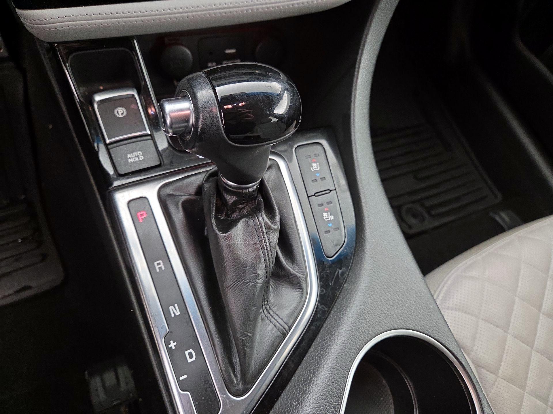 Thumbnail: 2015 Kia Optima - 17