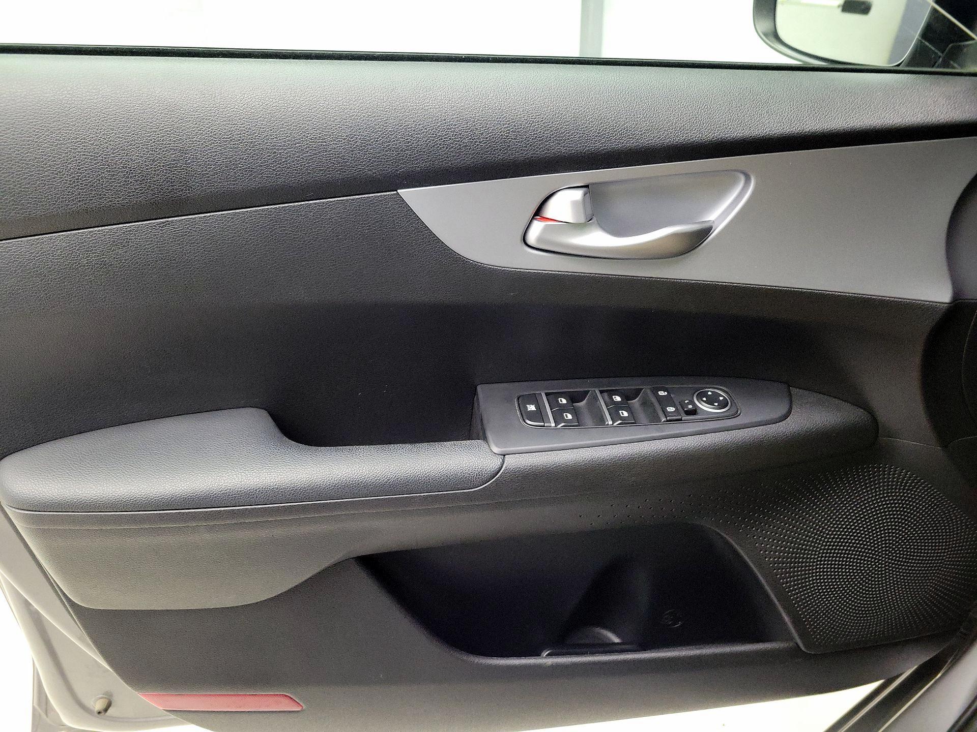 Thumbnail: 2023 Kia Forte - 12