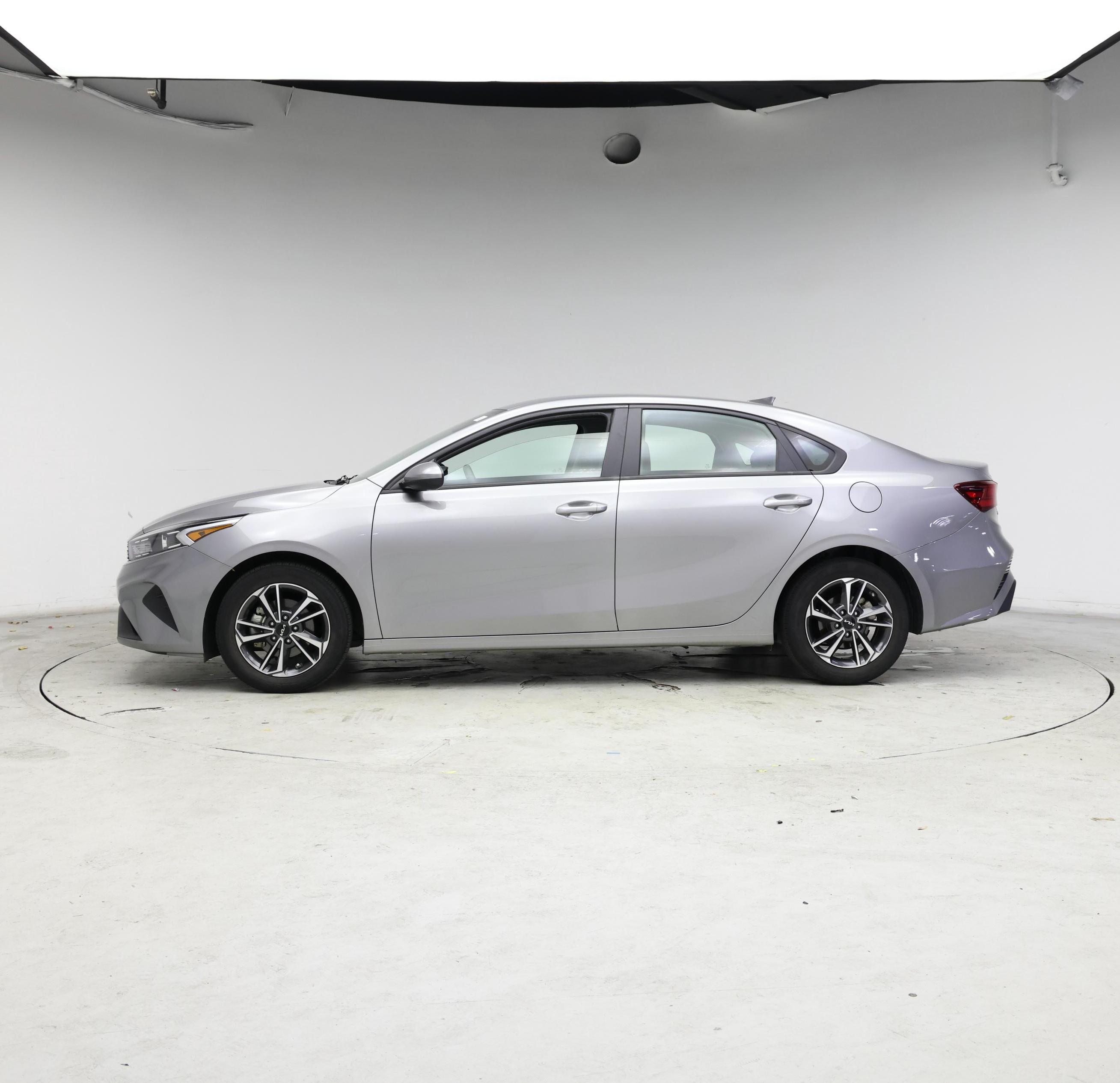 Thumbnail: 2023 Kia Forte - 3