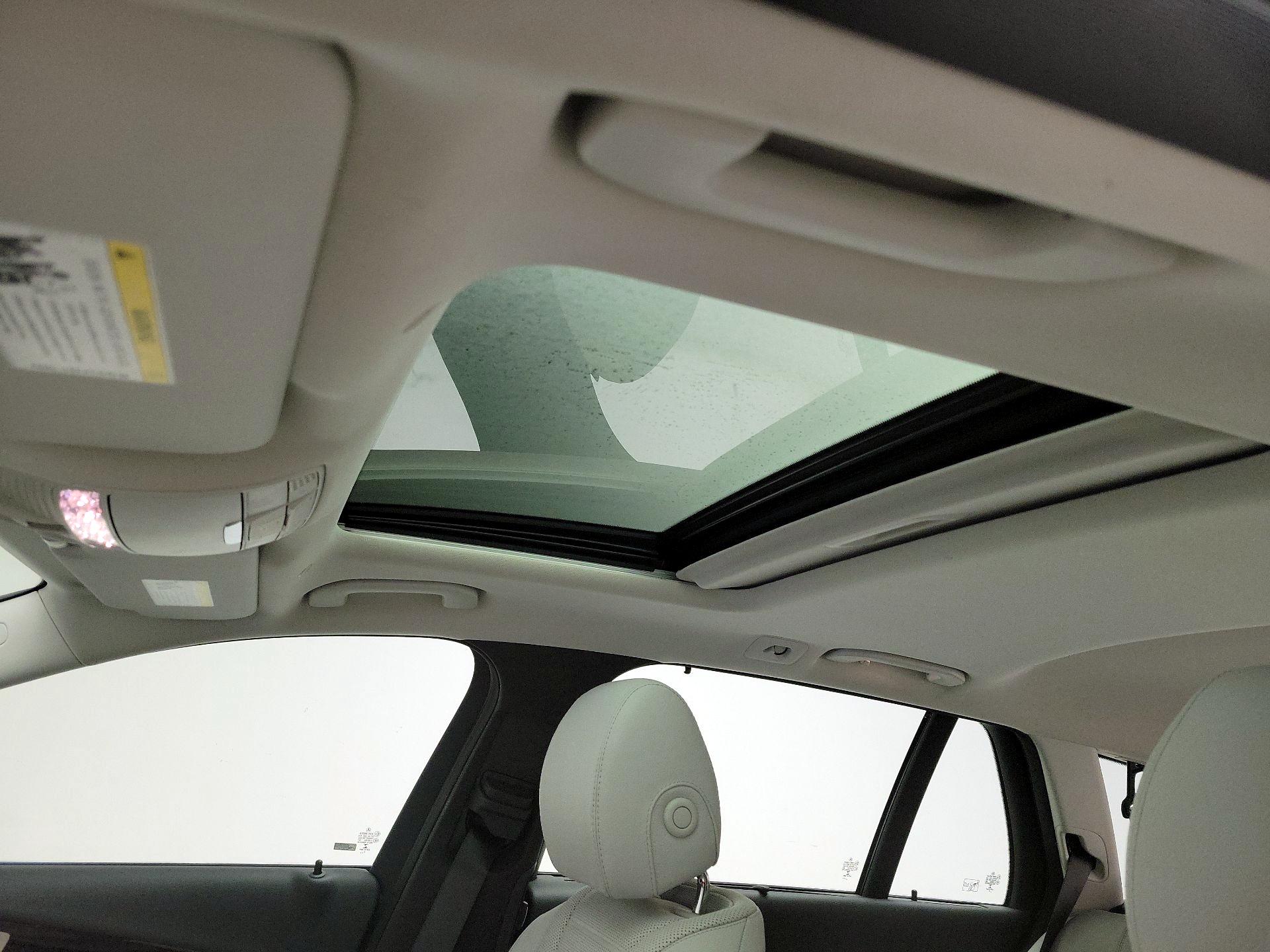 Thumbnail: 2022 Mercedes-Benz E-Class - 20