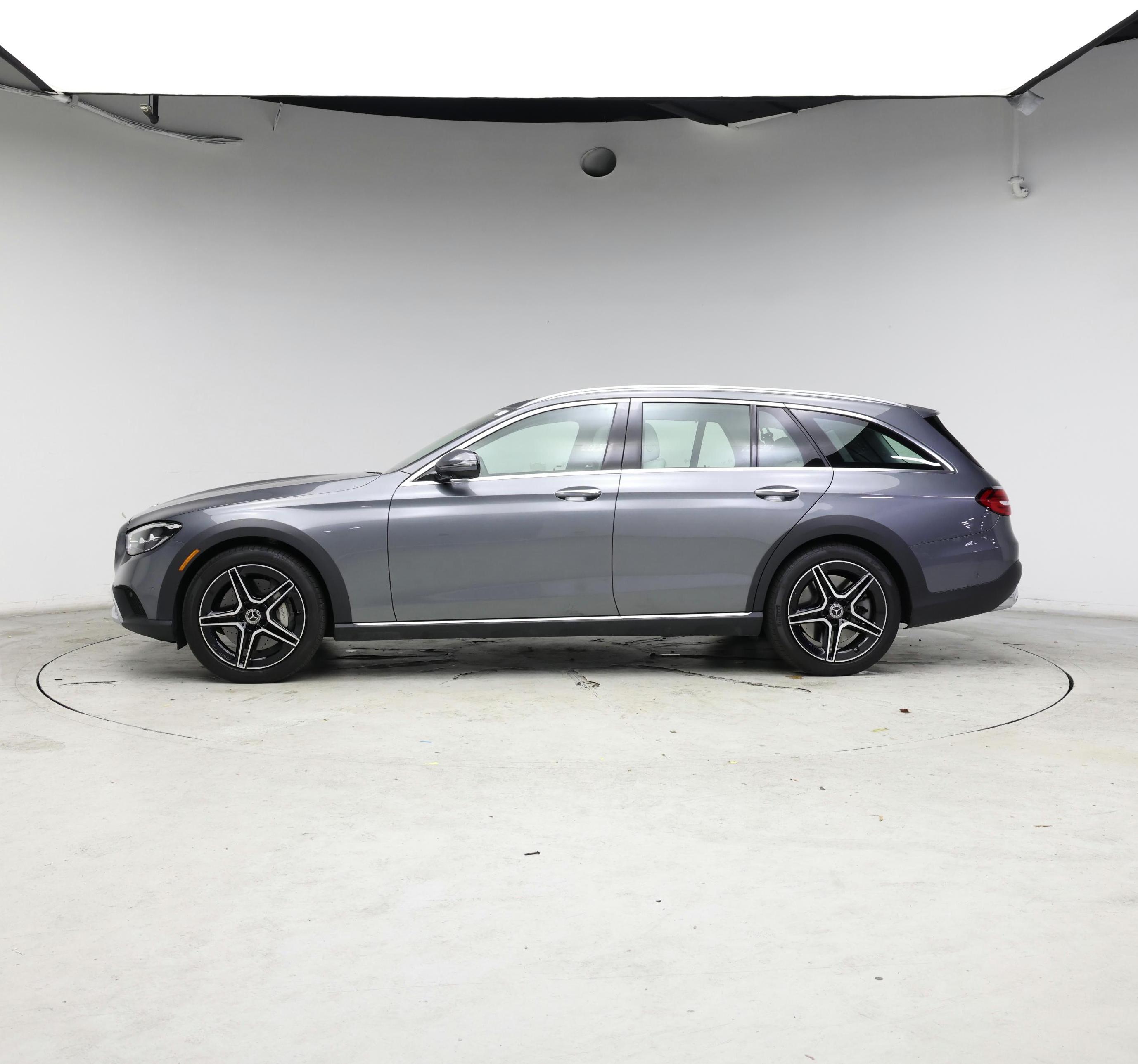 Thumbnail: 2022 Mercedes-Benz E-Class - 3