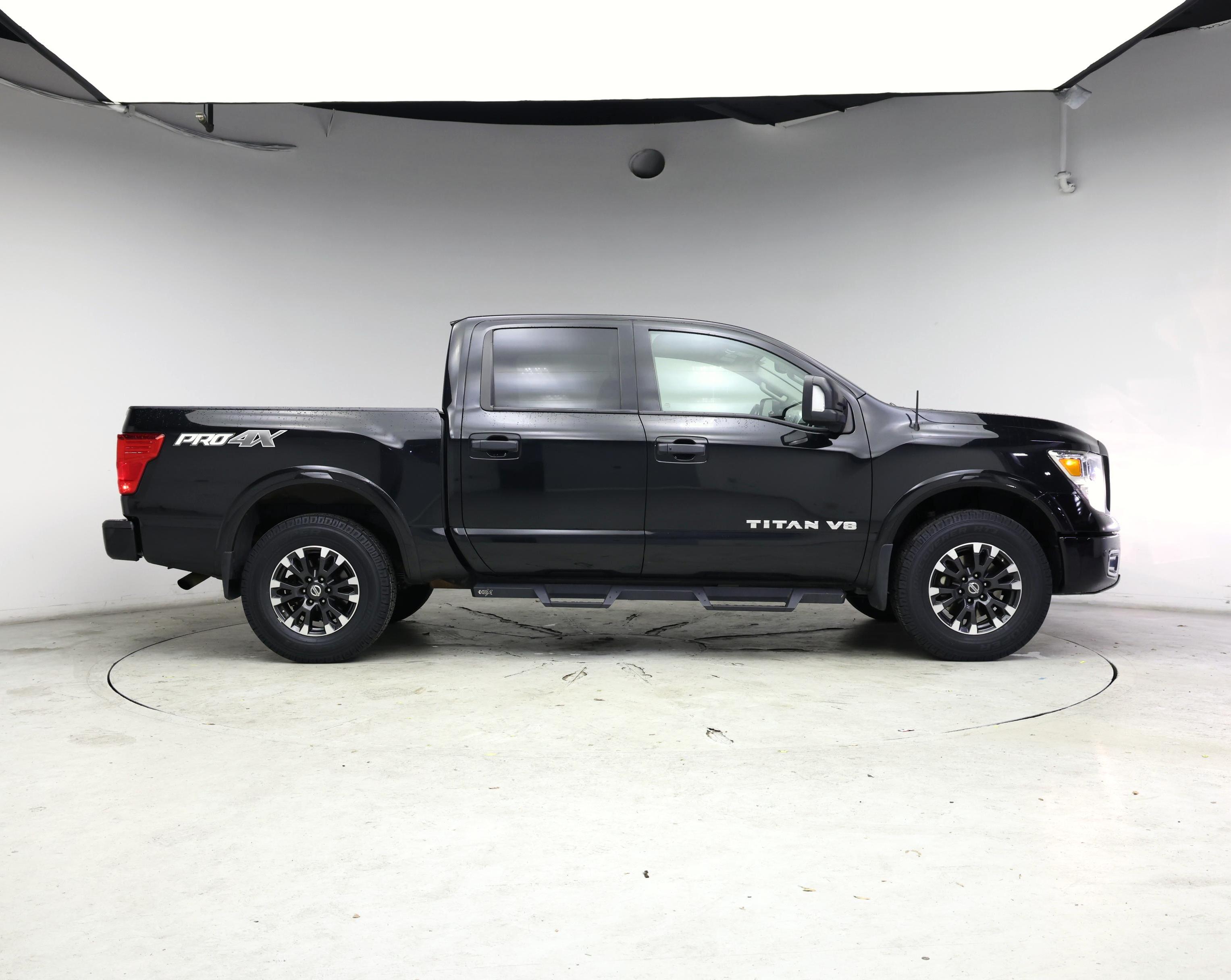 Thumbnail: 2019 Nissan Titan - 7