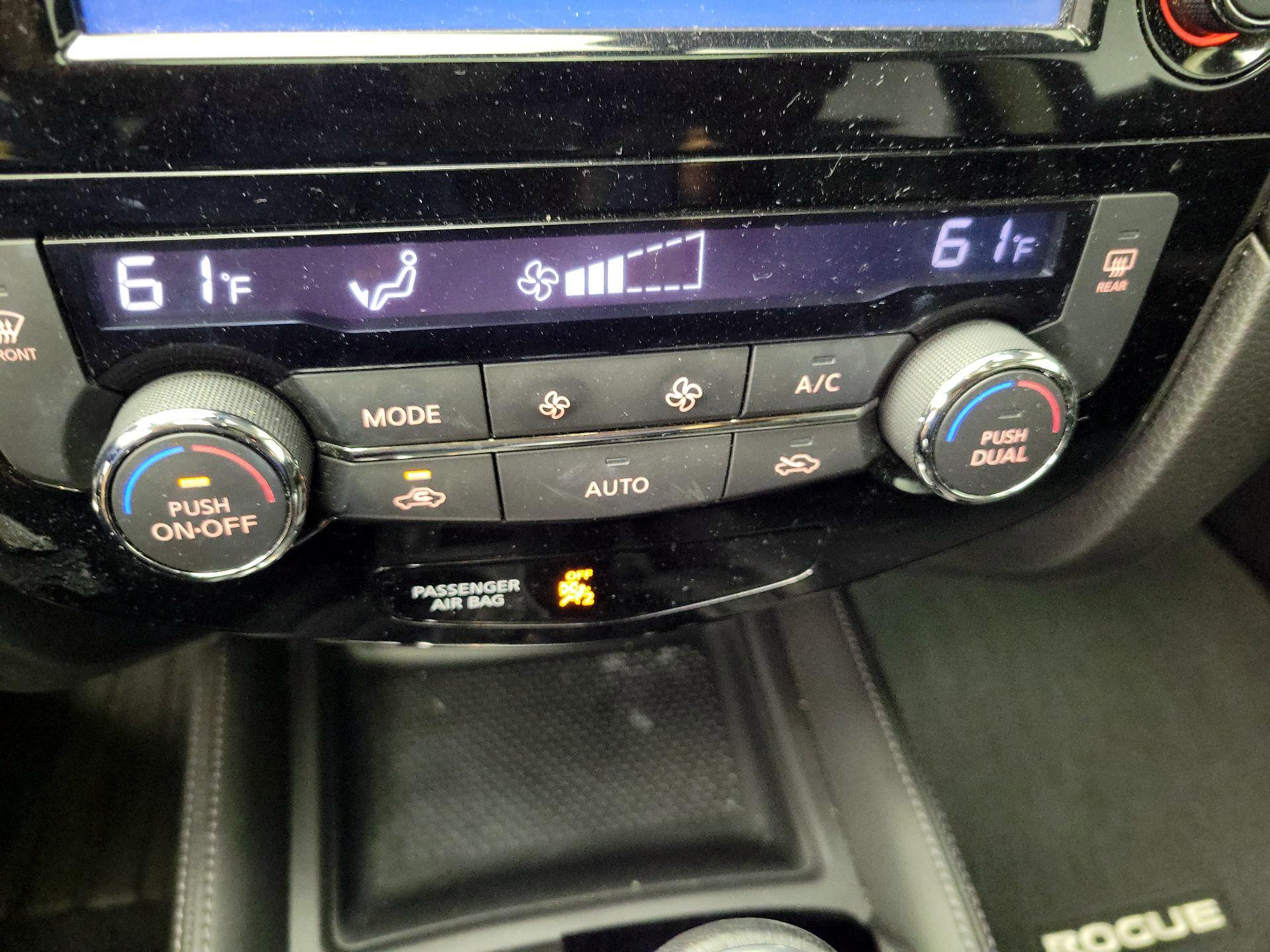 Thumbnail: 2017 Nissan Rogue - 17